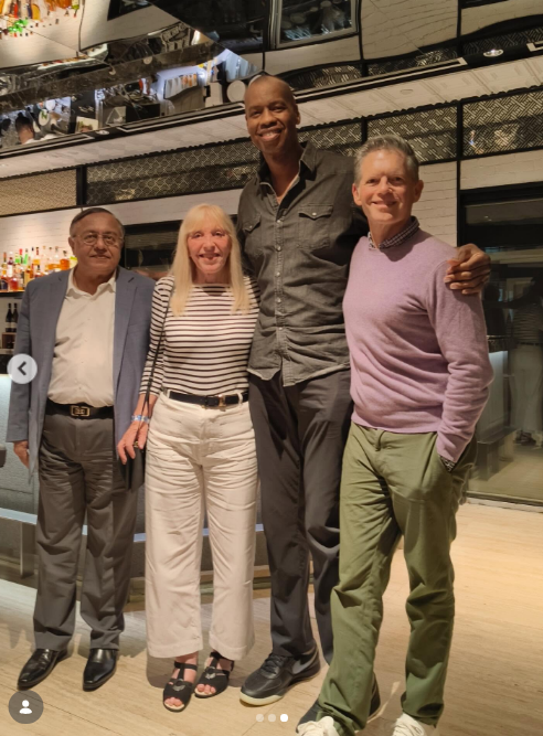 Jason Collins, Brunson Greeen and two scientists having dinner in Singapore, in a post from January 10, 2026 | Source: Instagram/jasoncollins_98