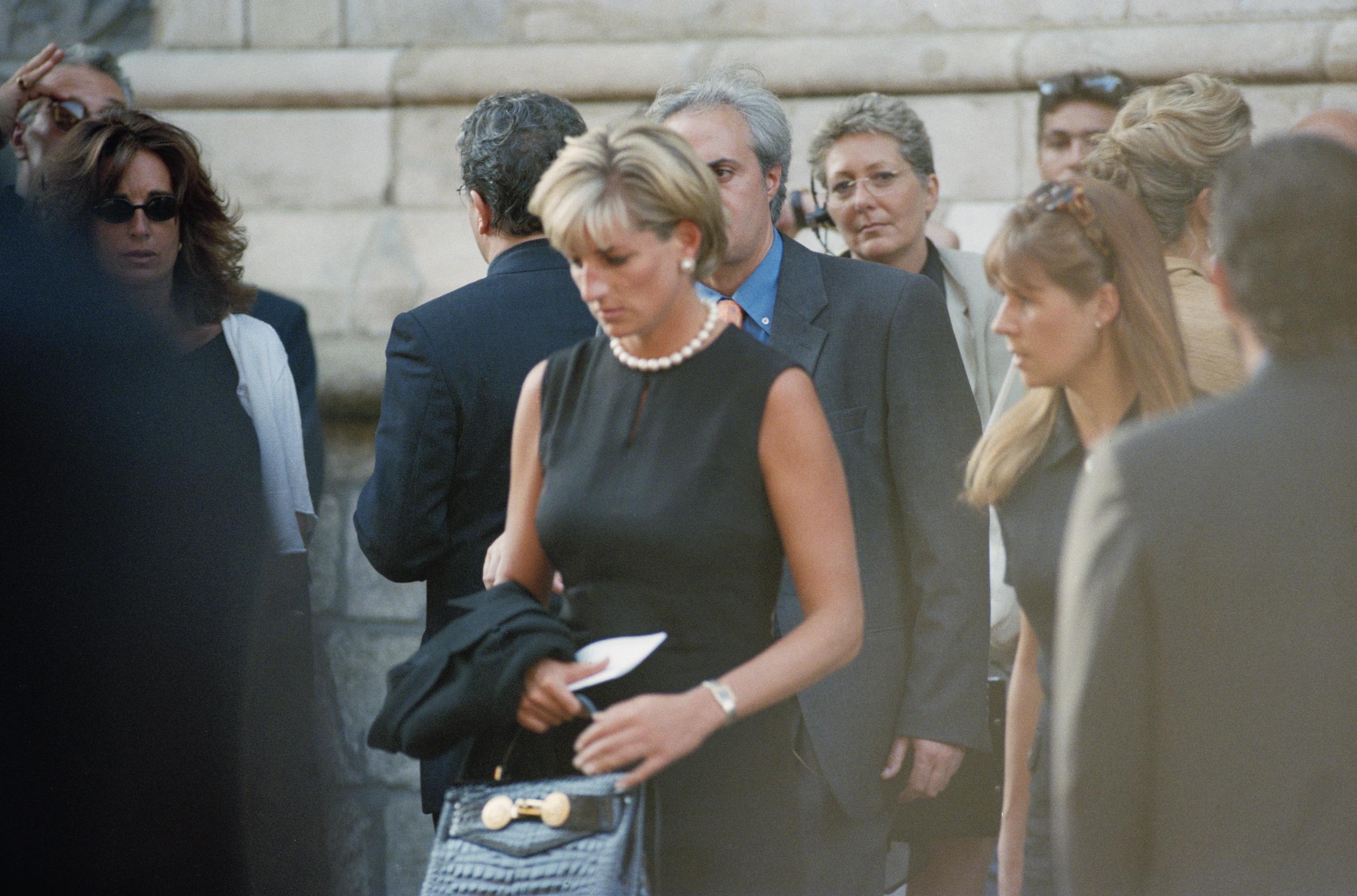 Diana, Princess of Wales, at the last tribute to Gianni Versace at Milan Cathedral in Italy, 1997. | Source: Getty Images