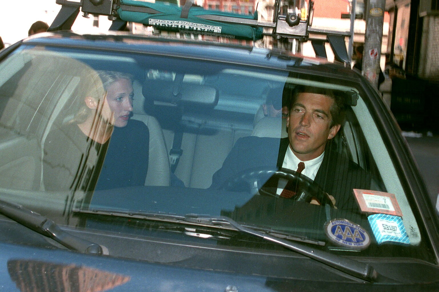 John F. Kennedy Jr. and his wife Carolyn in New York City,  October 1996 | Source: Getty Images