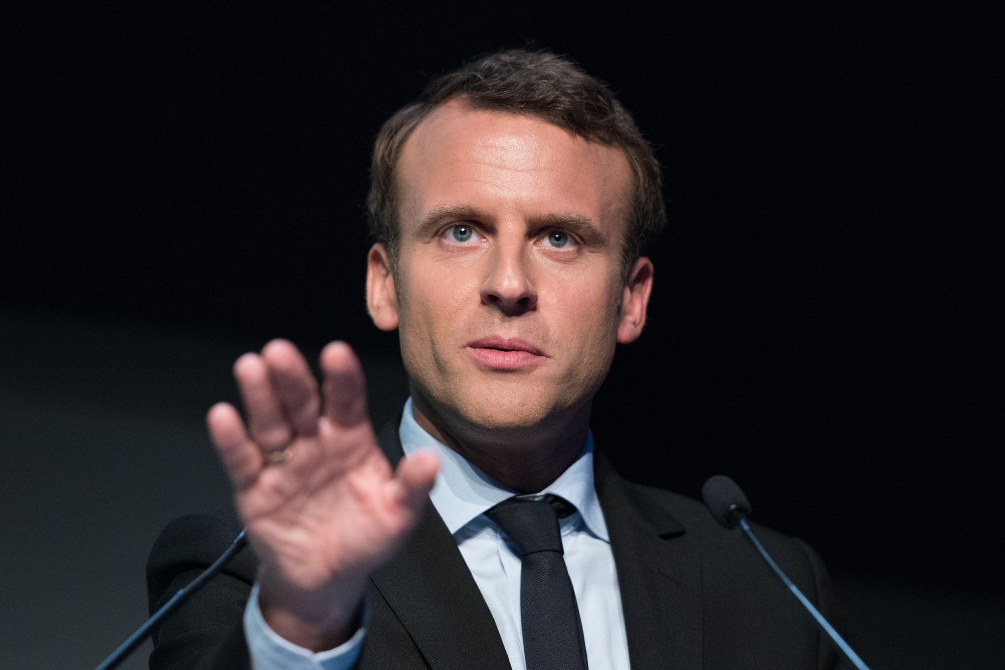 Emmanuel Macron lors d'un discours officiel. l Source : Shutterstock