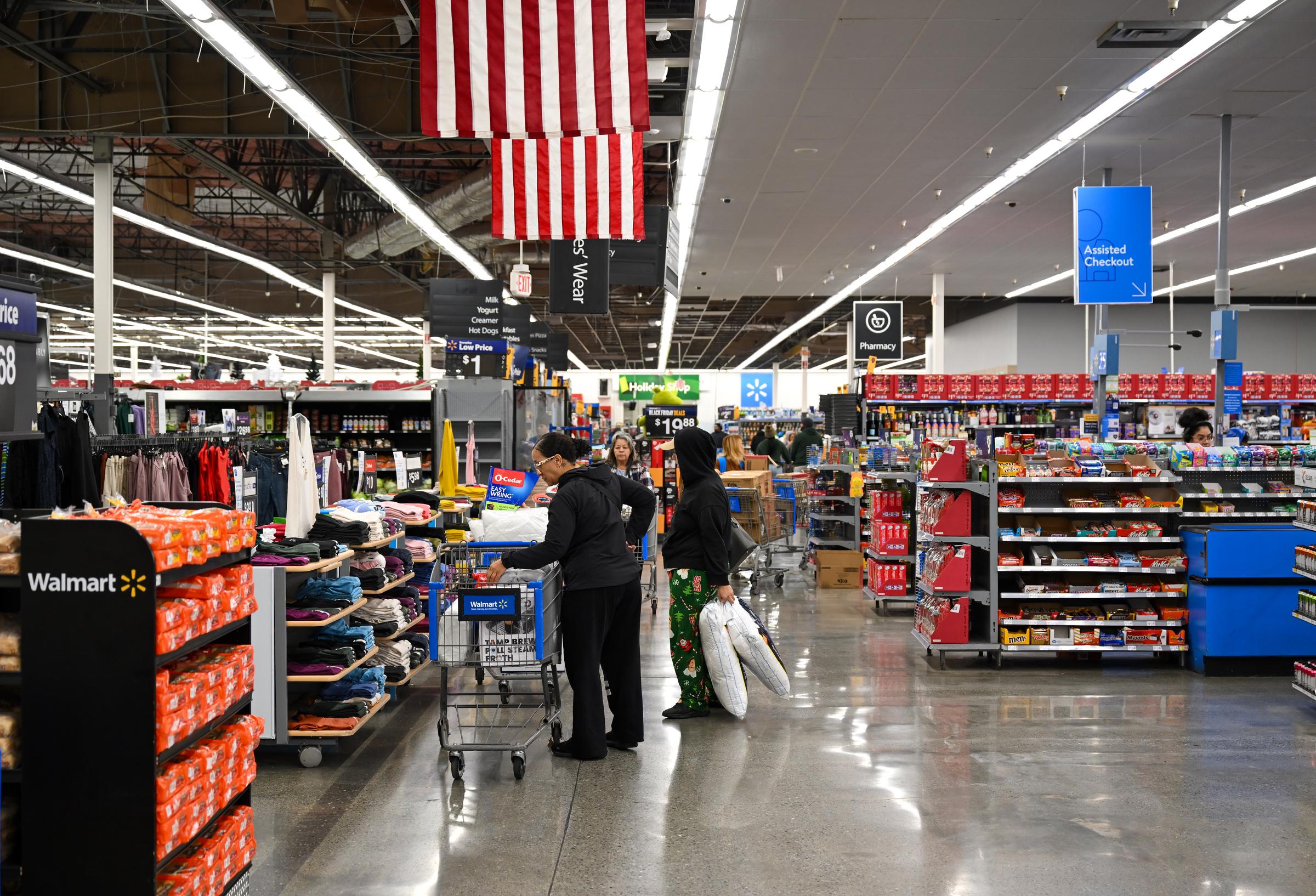 People shop during the Friday shopping rush at a Walmart in Mountain View, California, United States, on November 29, 2024 | Source: Getty Images