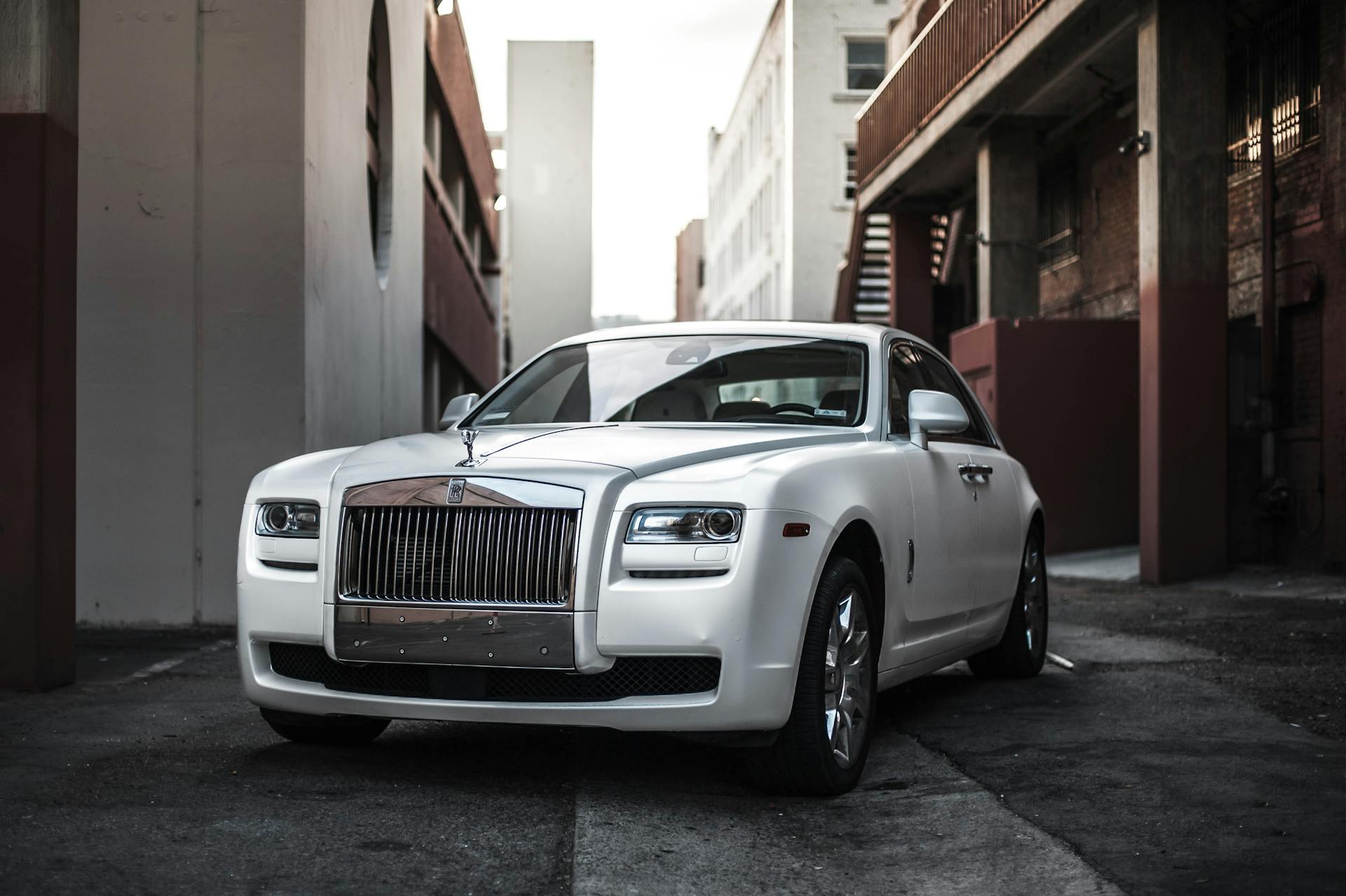 A white Rolls Royce Ghost parked on the road | Source: Pexels