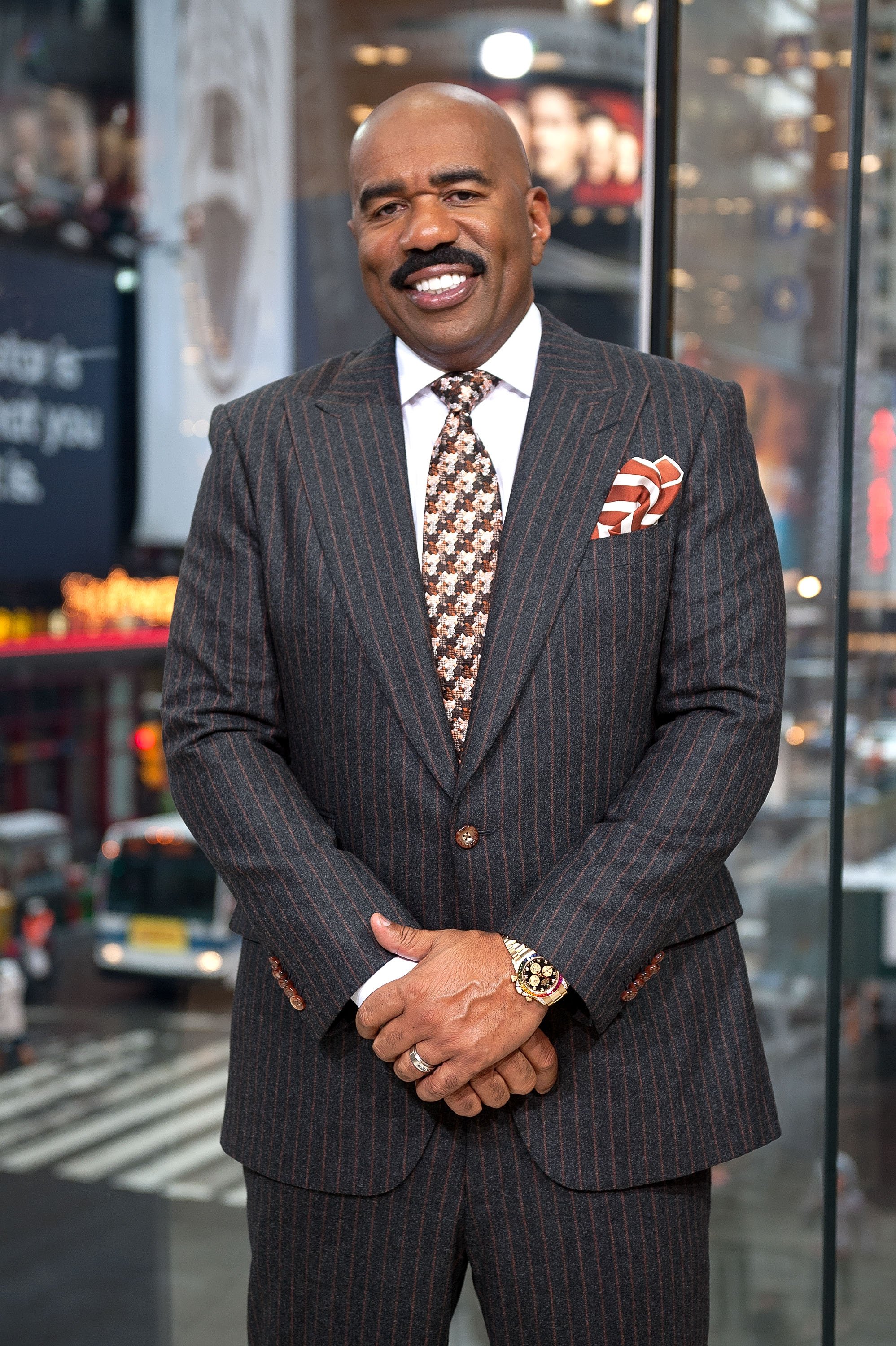 Steve Harvey smiles at the "Extra" at their New York studios at H&M in Times Square on February 9, 2015 in New York City. | Source: Getty Images
