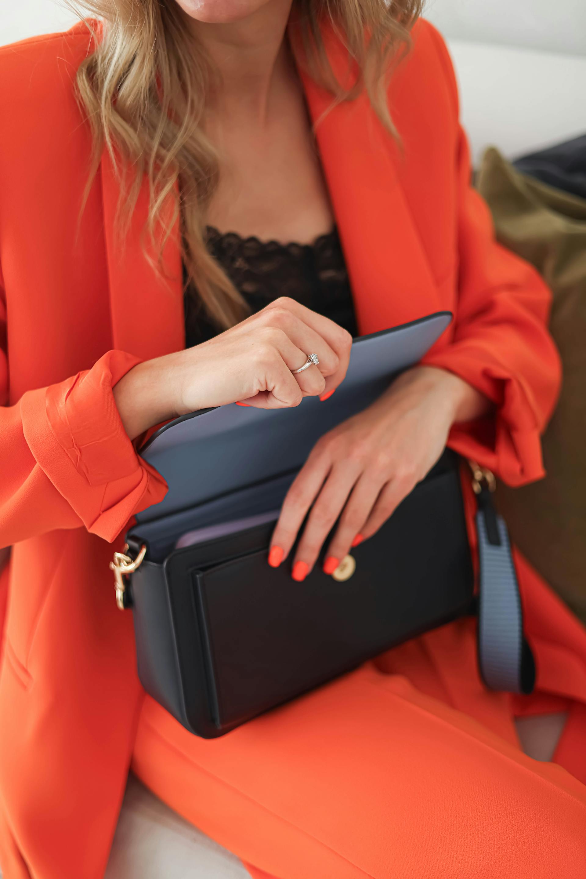 A woman opening her handbag | Source: Pexels