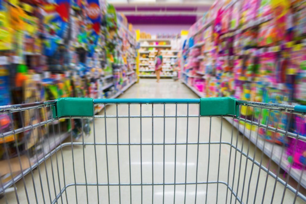 A shopping cart in toys department store. | Photo: Shutterstock