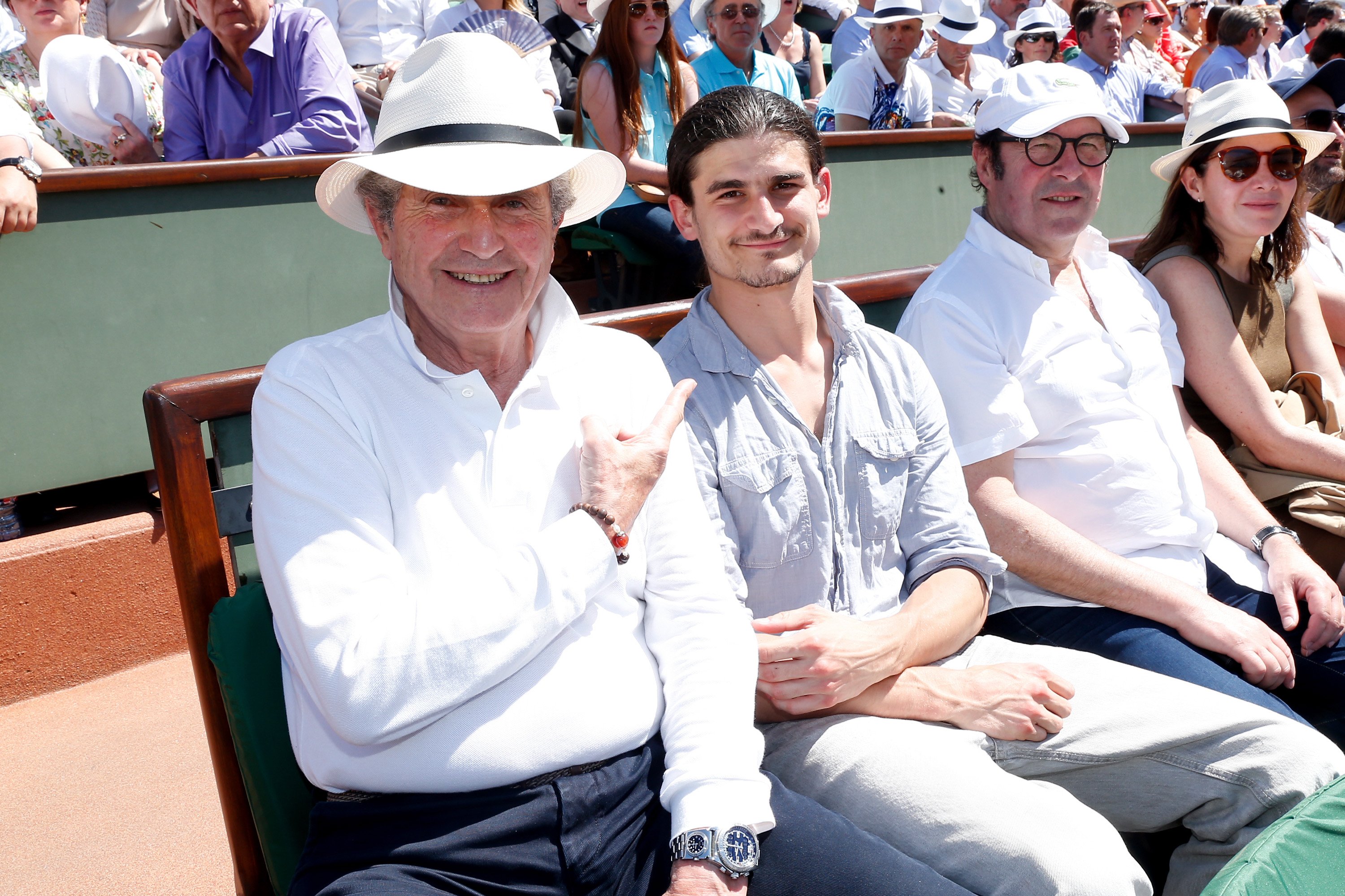 Claude Lelouch und sein Sohn Sachka Lelouch besuchen die Roland Garros French Tennis Open 2014 - Tag 13 am 6. Juni 2014 in Paris, Frankreich. | Foto: Getty Images