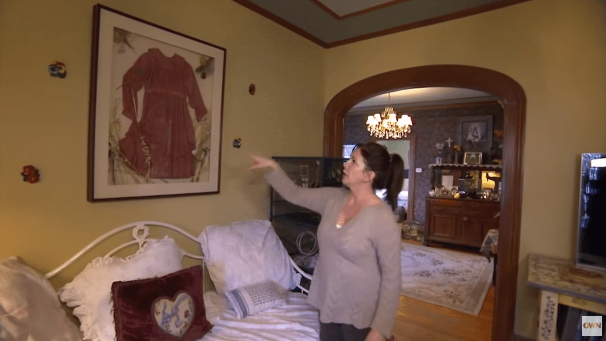Television director Melissa Gilbert showing the dress she wore on "Little House on the Prairie" as a child actress. / Source: YouTube/@OWN