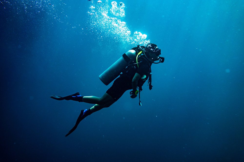 A photo of a scuba diver | Photo: Shutterstock