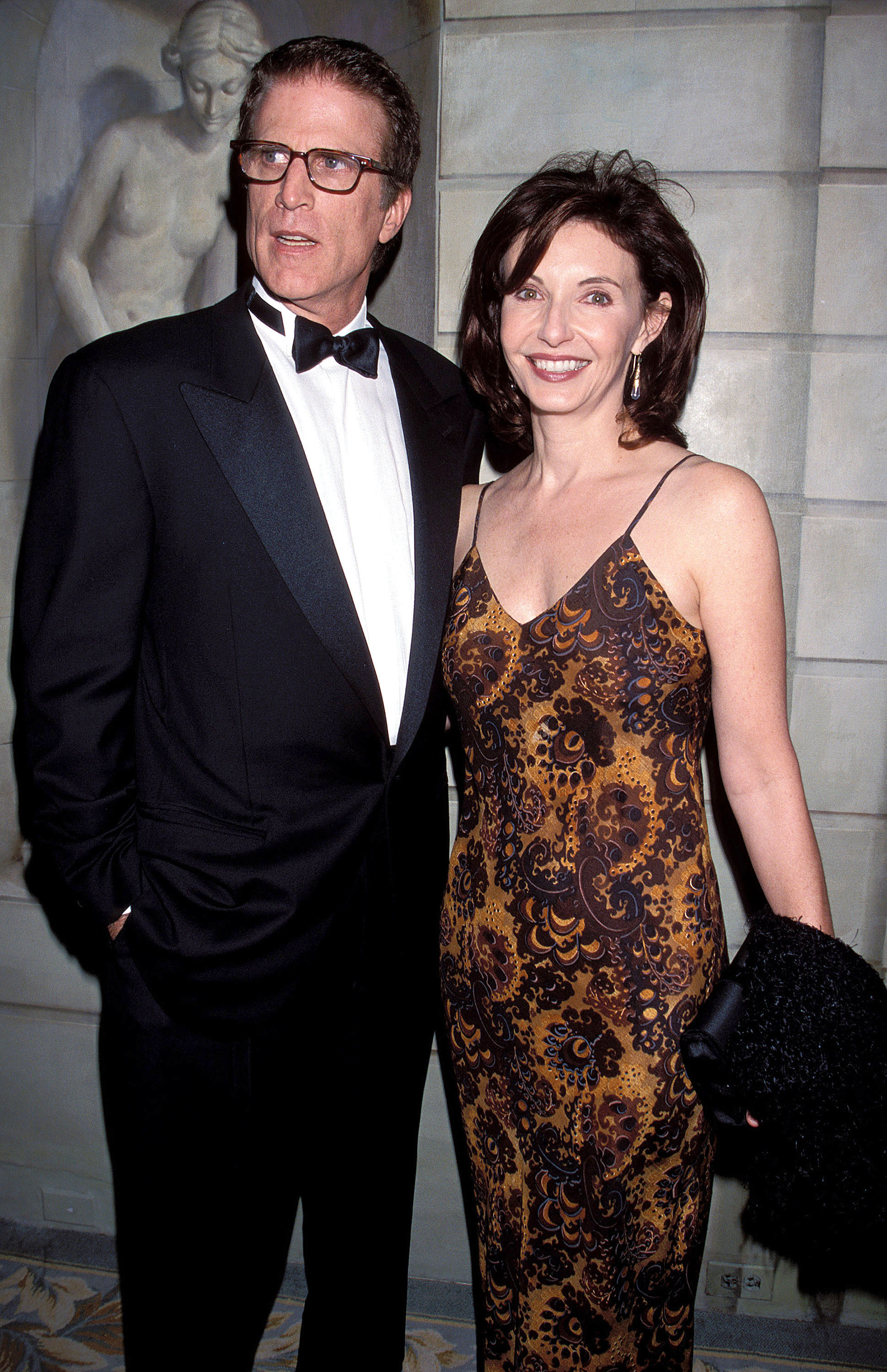 Ted Danson and Mary Steenburgen at the Creative Coalition Spotlight Awards Gala in New York City, New York, on November 30, 1998. | Source: Getty Images