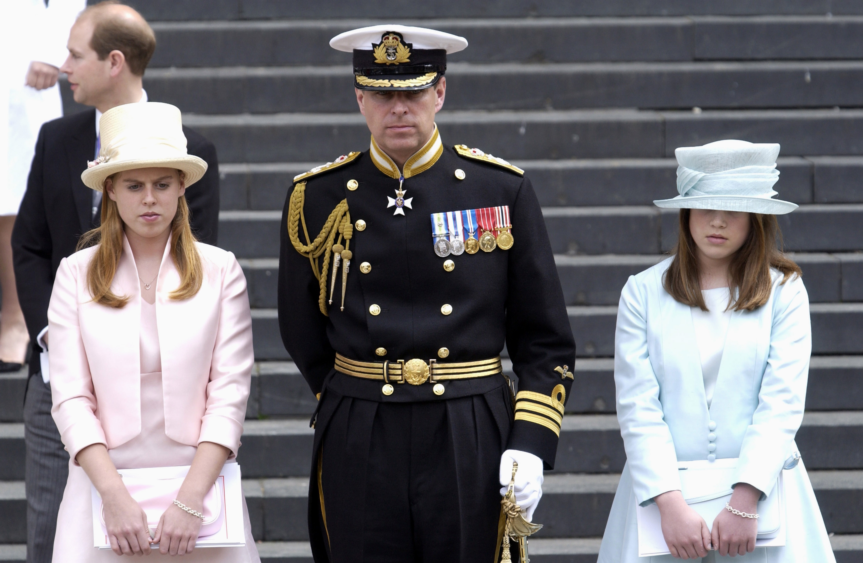 Princess Beatrice, Andrew Mountbatten-Windsor, and Princess Eugenie at St. Paul's Cathedral on June 4, 2002. | Source: Getty Images