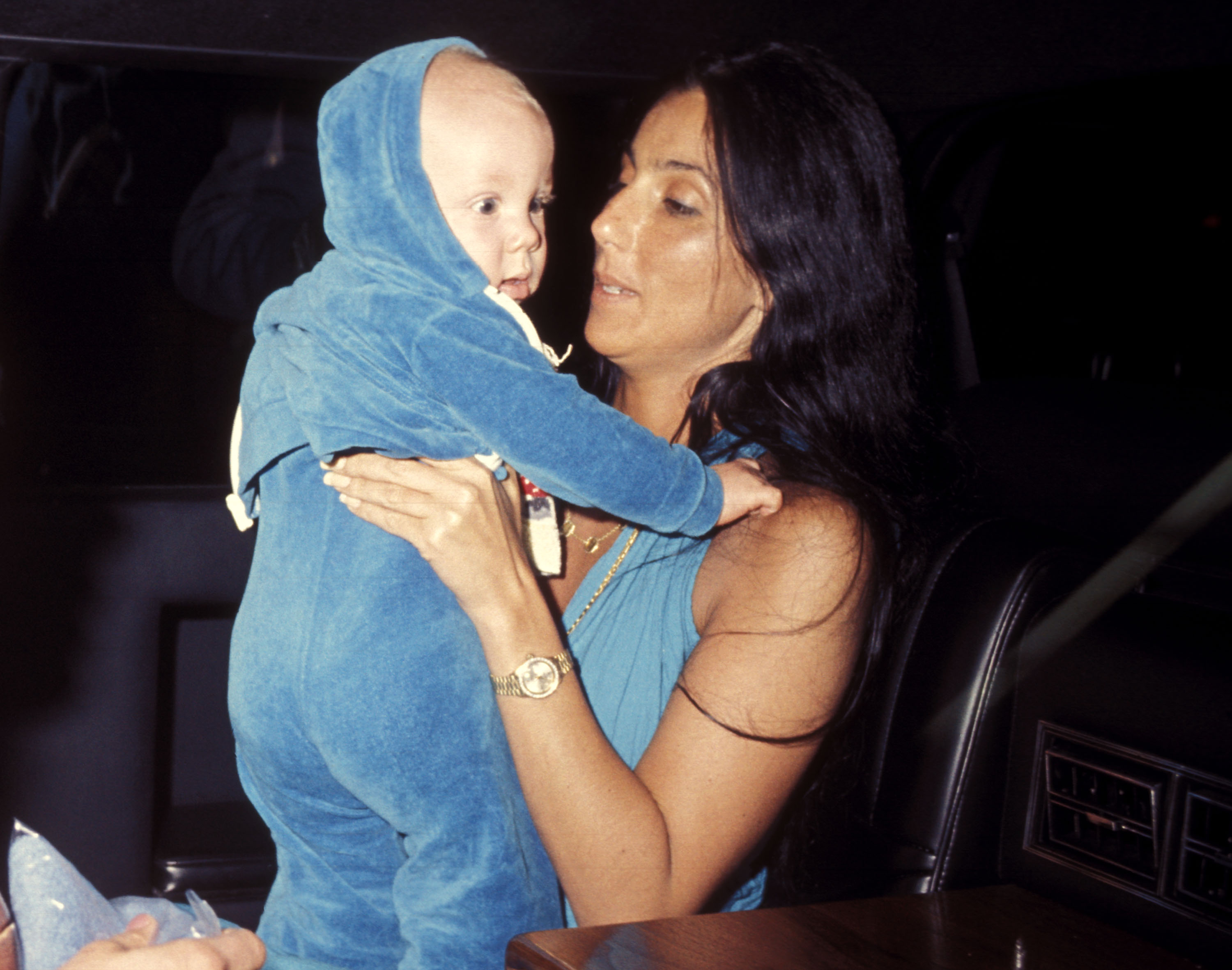 Cher and Elijah Blue Allman at Los Angeles International Airport in California, on March 20, 1977 | Source: Getty Images