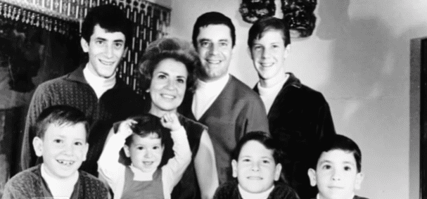 Jerry Lewis' family in the late 60s | Photo: YouTube/Inside Edition