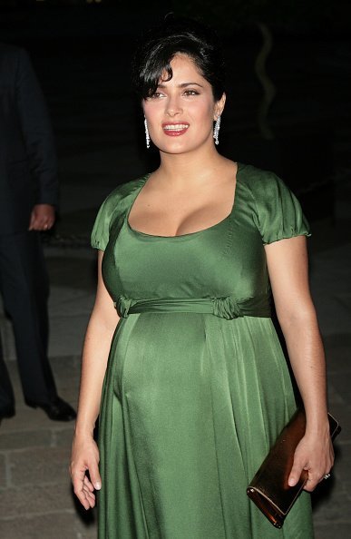 La actriz Salma Hayek llega a la cena privada de Francois-Henri Pinault en la Fondazione Cini durante la 52a Bienal anual del 8 de junio de 2007 en Venecia, Italia. | Foto: Getty Images La actriz Salma Hayek llega a la cena privada de Francois-Henri Pinault en la Fondazione Cini durante la 52a Bienal anual del 8 de junio de 2007 en Venecia, Italia. | Foto: Getty Images
