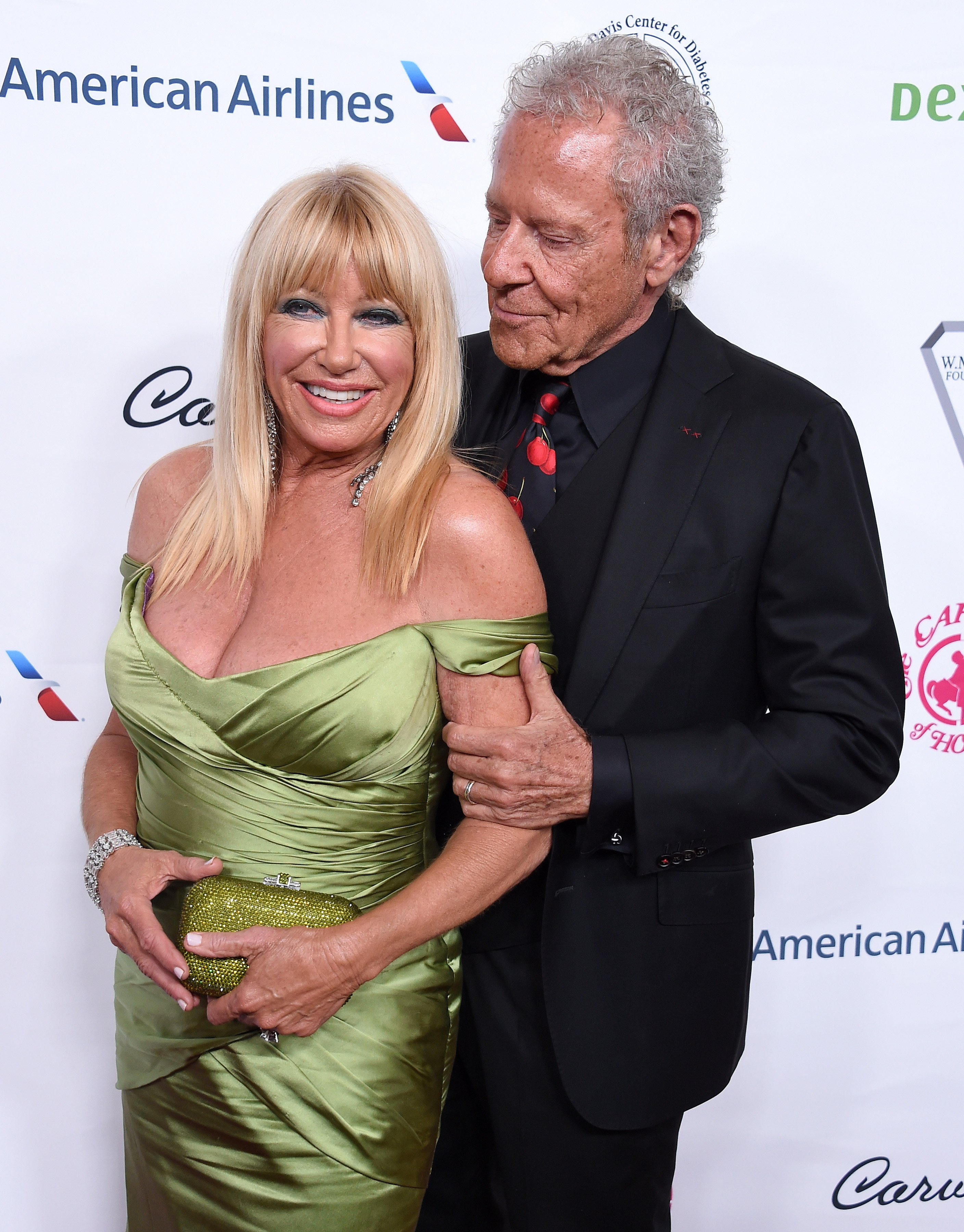 Suzanne Somers y su esposo Alan Hamel en el Baile Carousel Of Hope en el Hotel Beverly Hilton, el 6 de octubre de 2018 en Beverly Hills, California. | Foto: Getty Images
