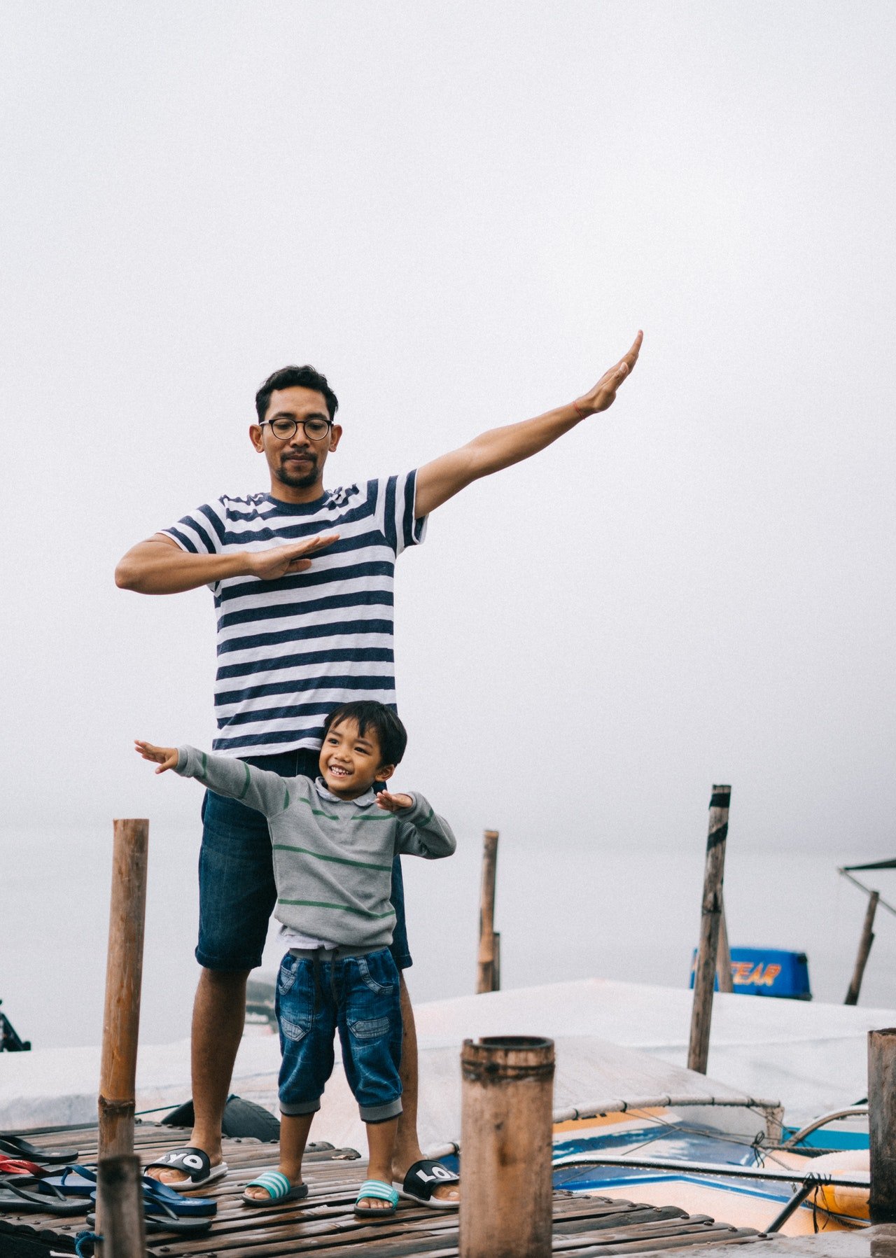 Father and son having a good time | Photo: Pexels