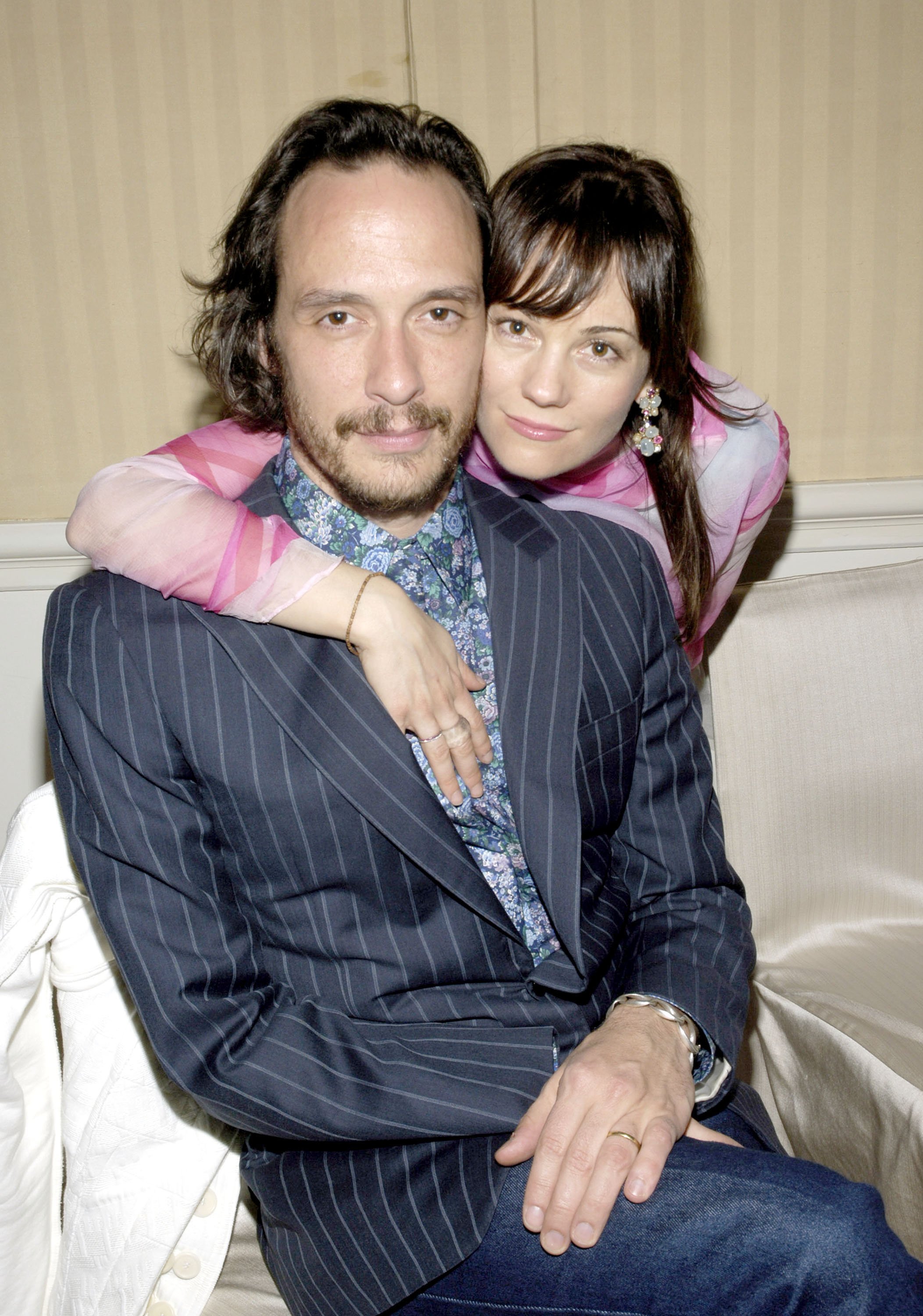 Filmmaker DV DeVincentis and Natasha Gregson Wagner attend the 24th Annual Saint John's Jimmy Stewart Relay Marathon Sponsor Recognition Cocktail Reception on March 16, 2005. ┃Source: Getty Images
