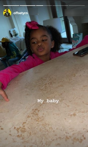 Offset shares a picture of his daughter Kalea wearing a pink top and bow. | Photo: Instagram/Offsetyrn