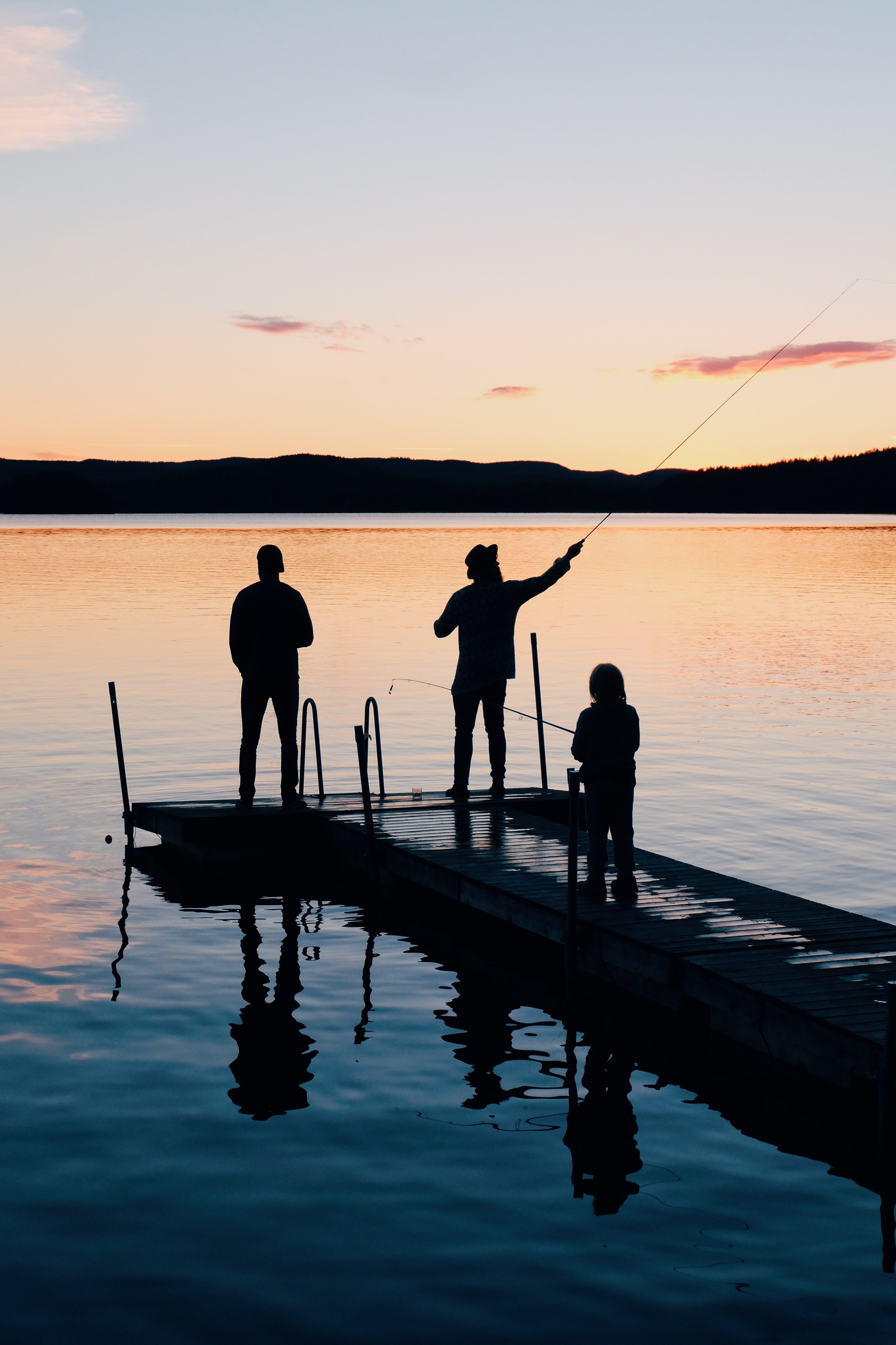 Patrick's family spent time with Peter and his family during their short trip by the lake. | Source: Olof Nyman/Pexels