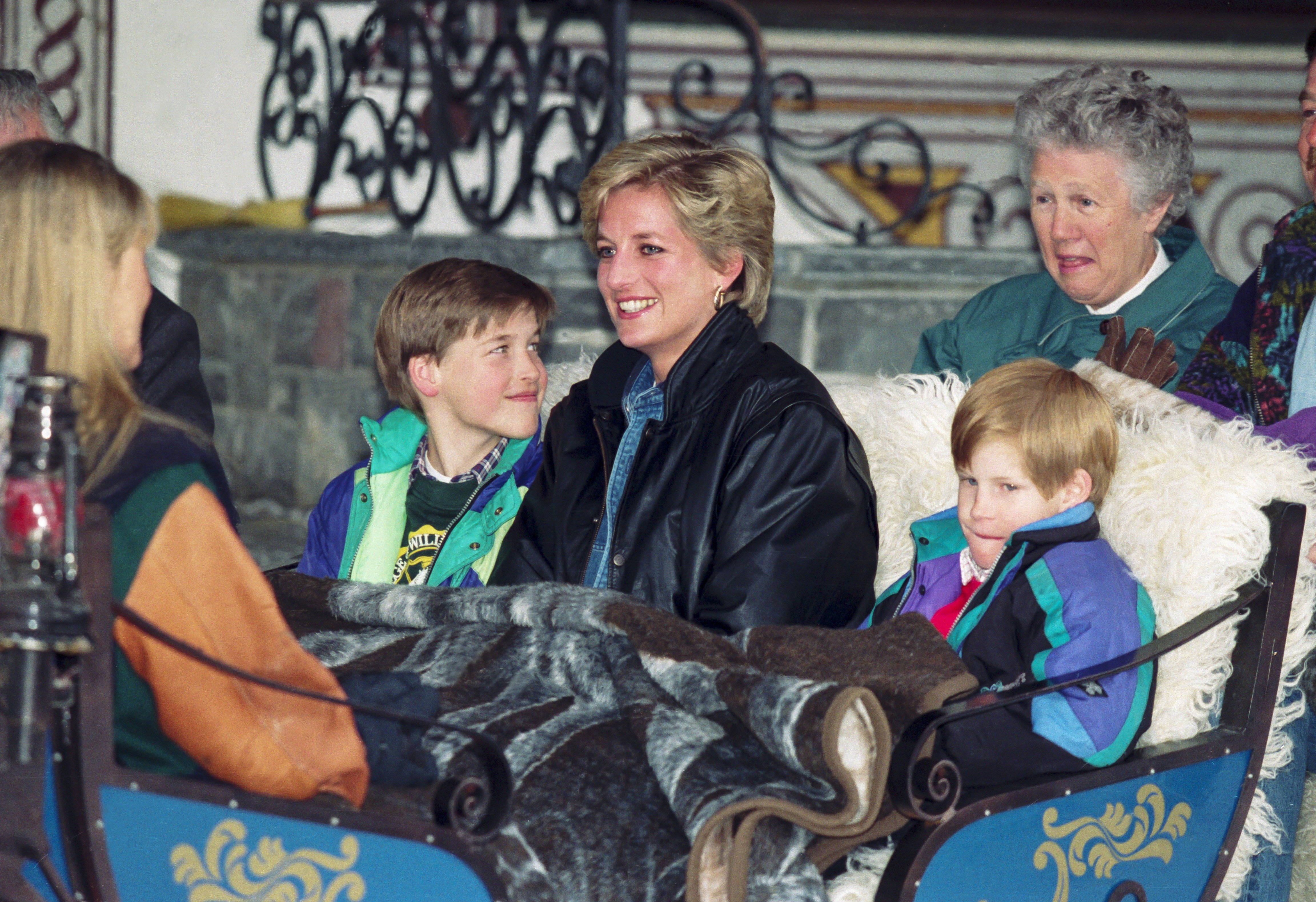 Princess Diana sits between her two young sons William and Harry. | Source: Getty Images