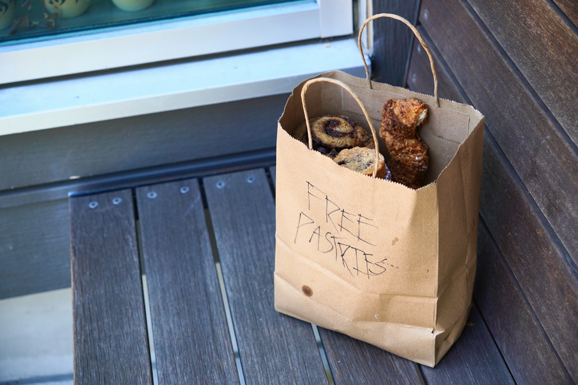 A bag of free pastries | Source: Unsplash