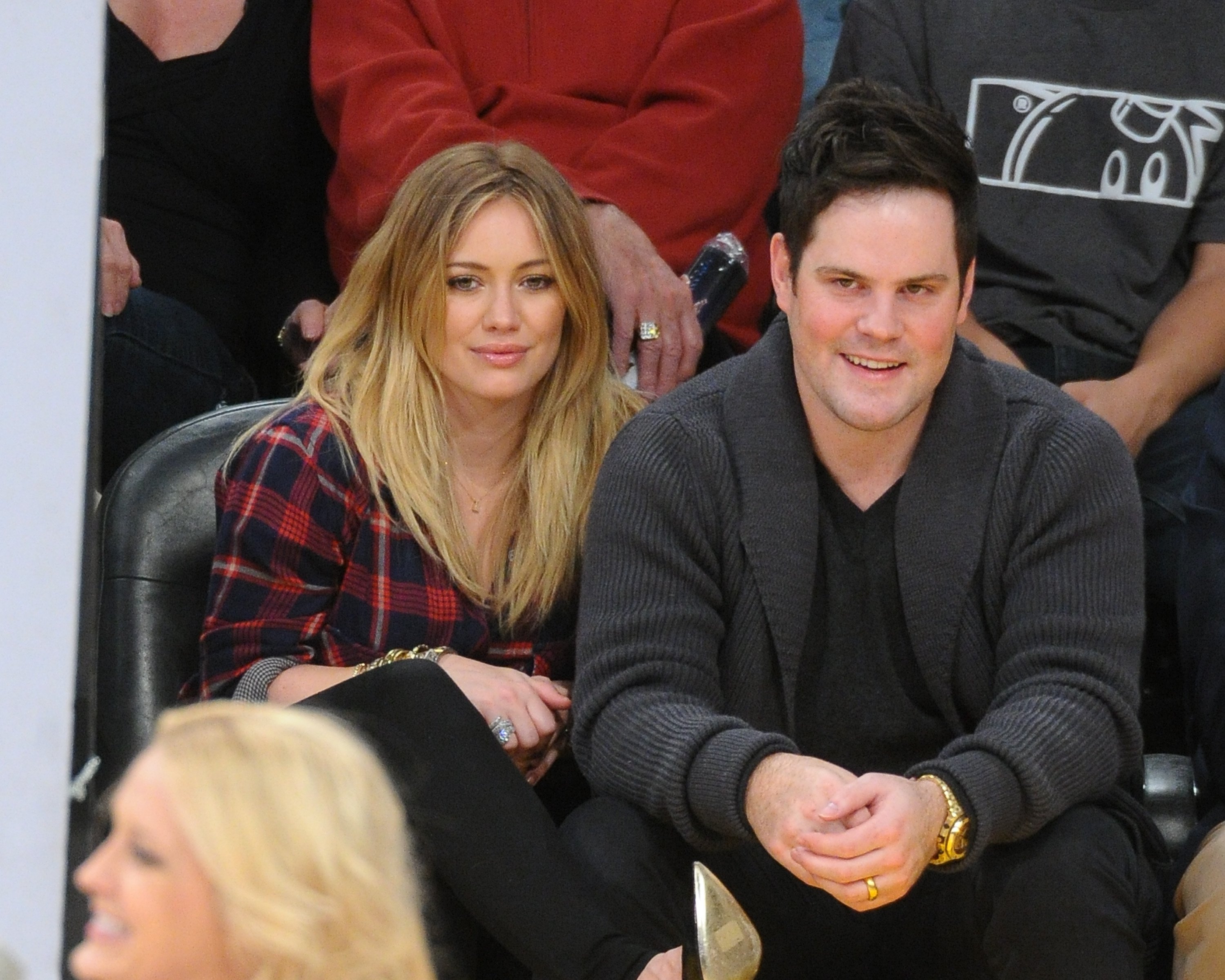 Hilary Duff and Mike Comrie at a basketball game on January 17, 2013. | Source: Getty Images