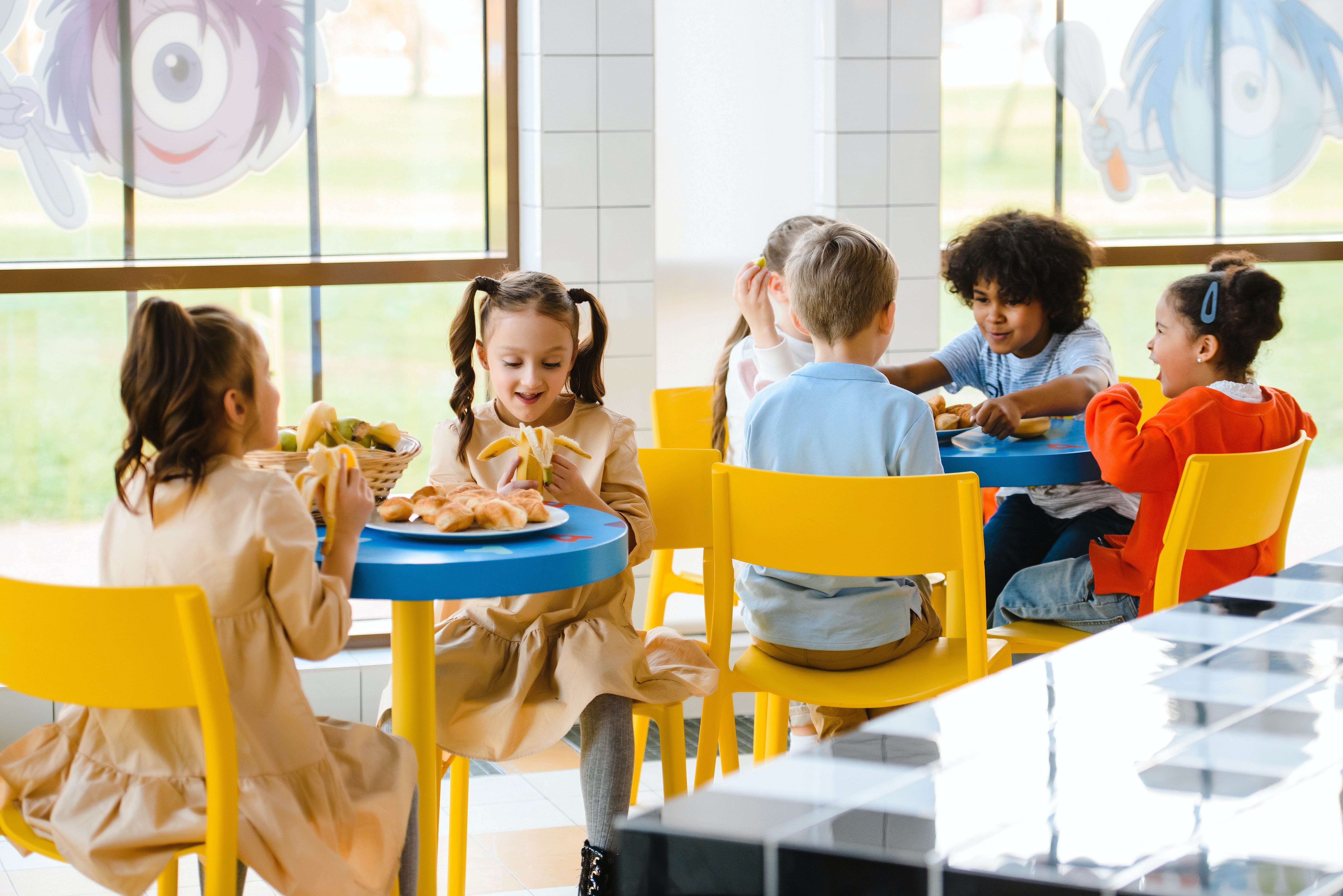 Niños comiendo. | Foto: Pexels