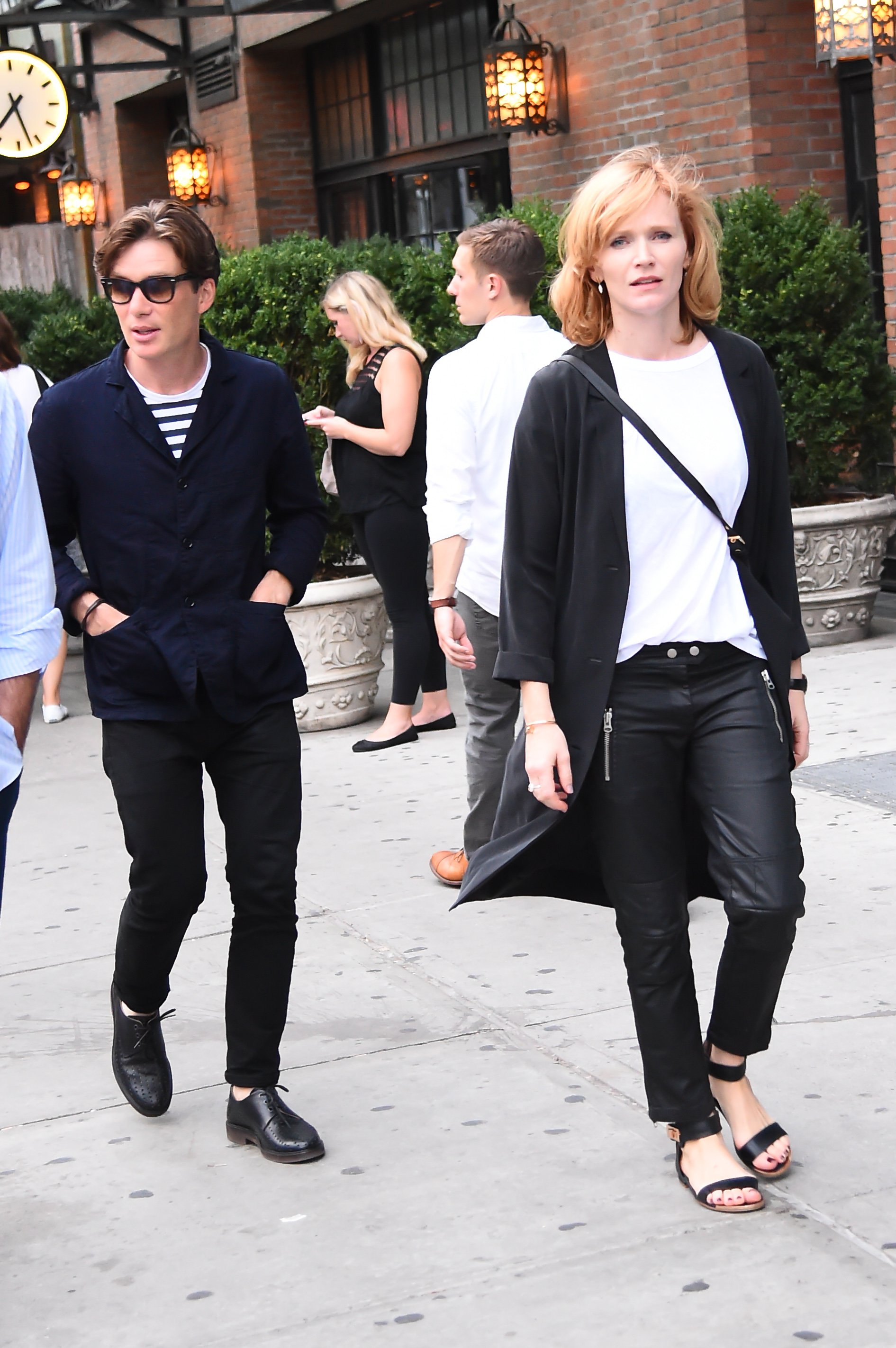Cillian Murphy and Yvonne McGuinness on the streets of New York on August 5, 2016 | Source: Getty Images