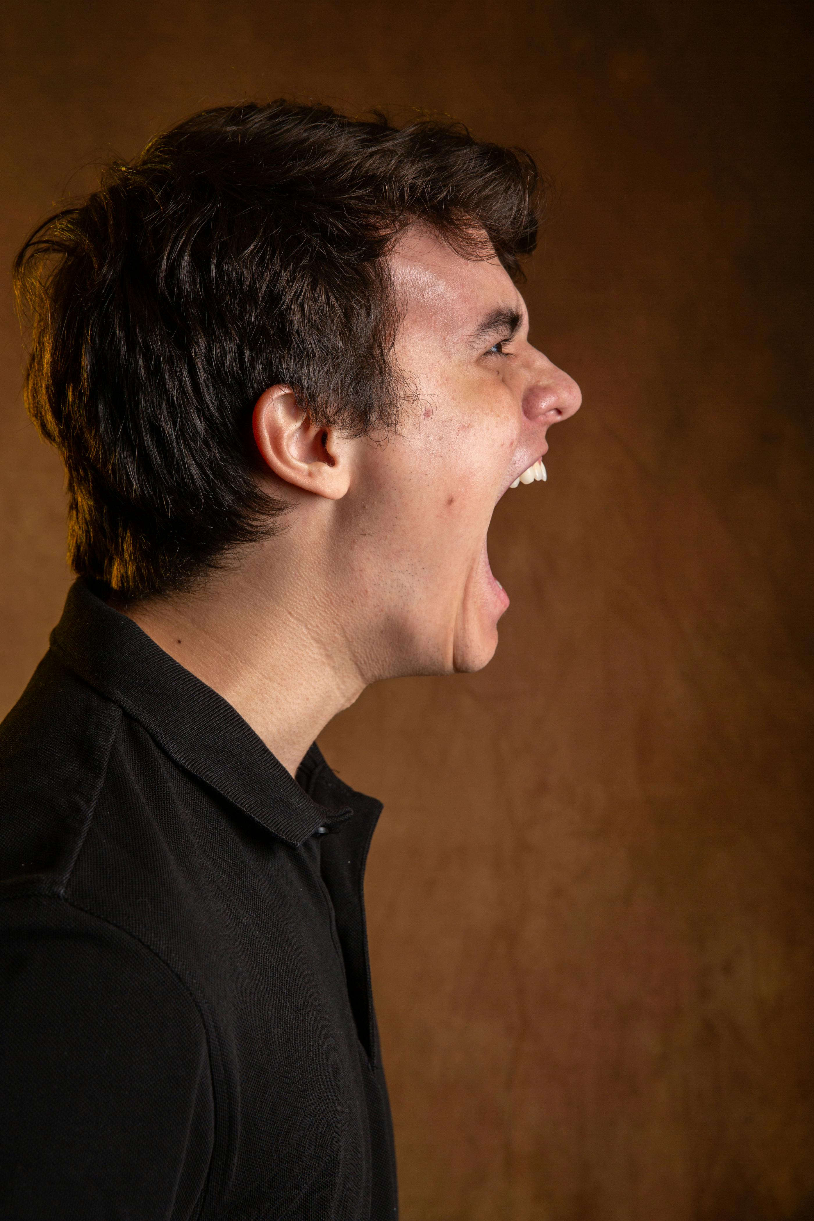 A man with his mouth wide opening while shouting at someone | Source: Pexels