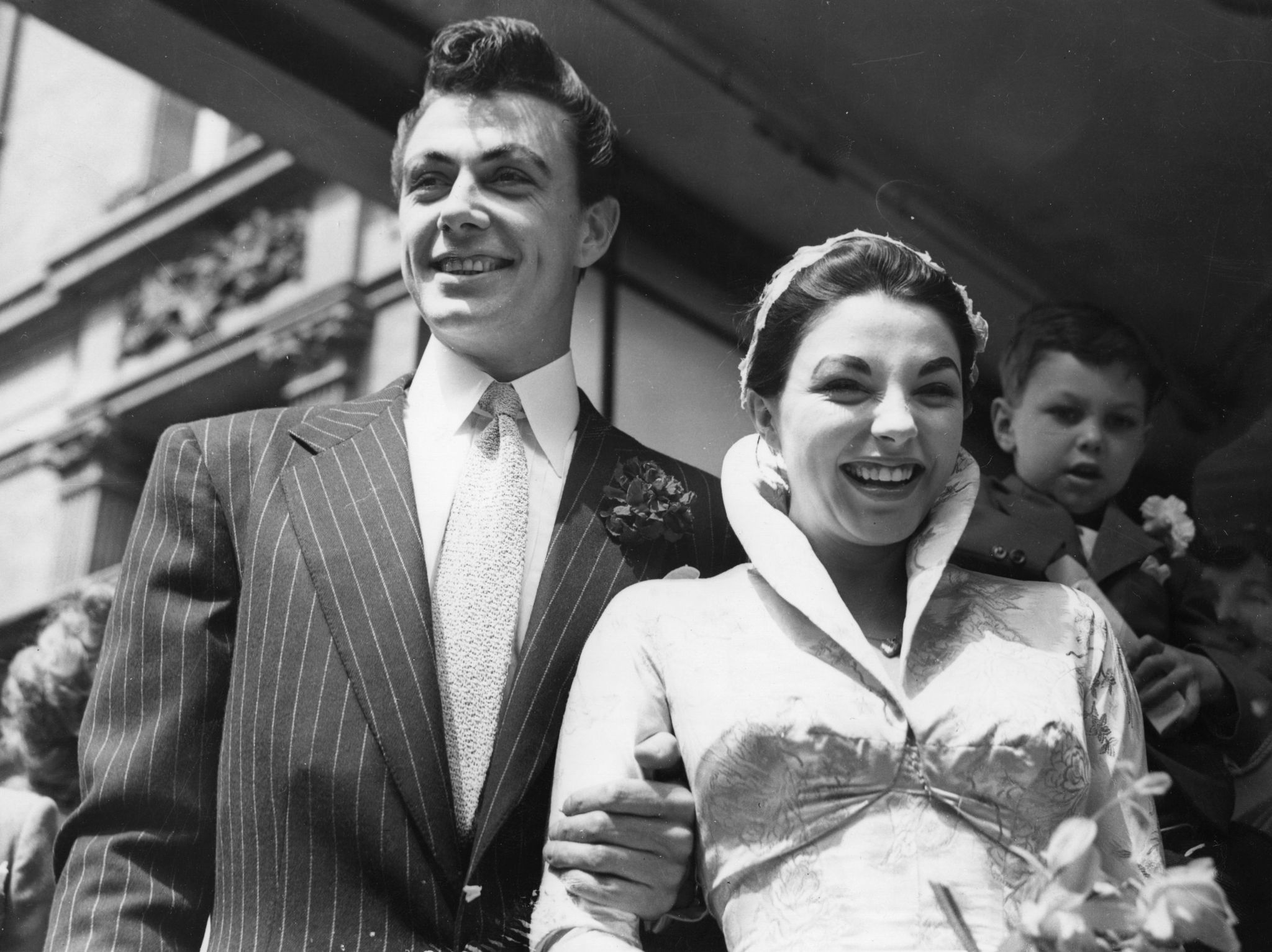 Maxwell Reed y Joan Collins el día de su boda en 1952. | Foto: Getty Images