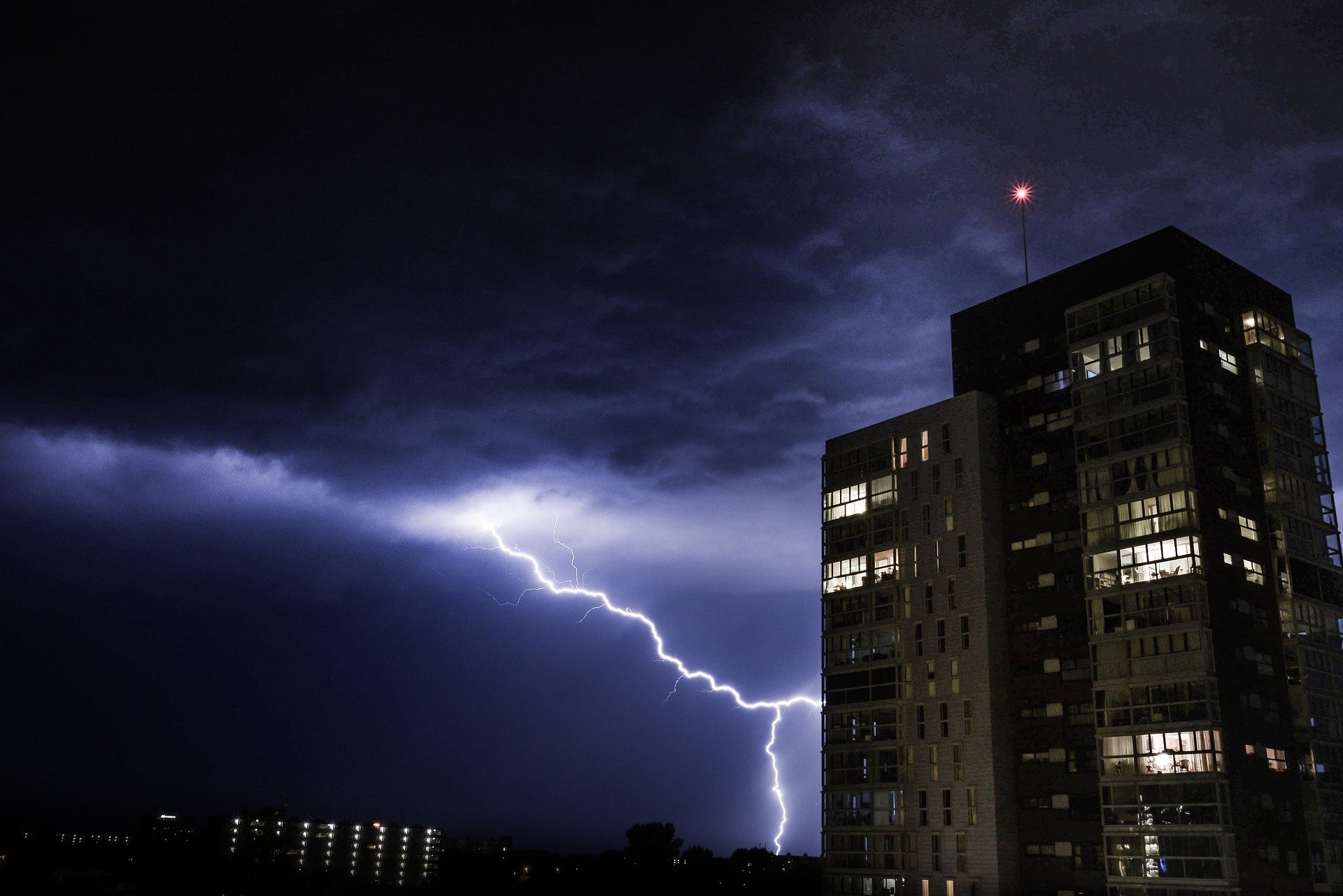 Pictured - A photo of a thunder weather storm and lightning during nighttime | Source: Pixabay