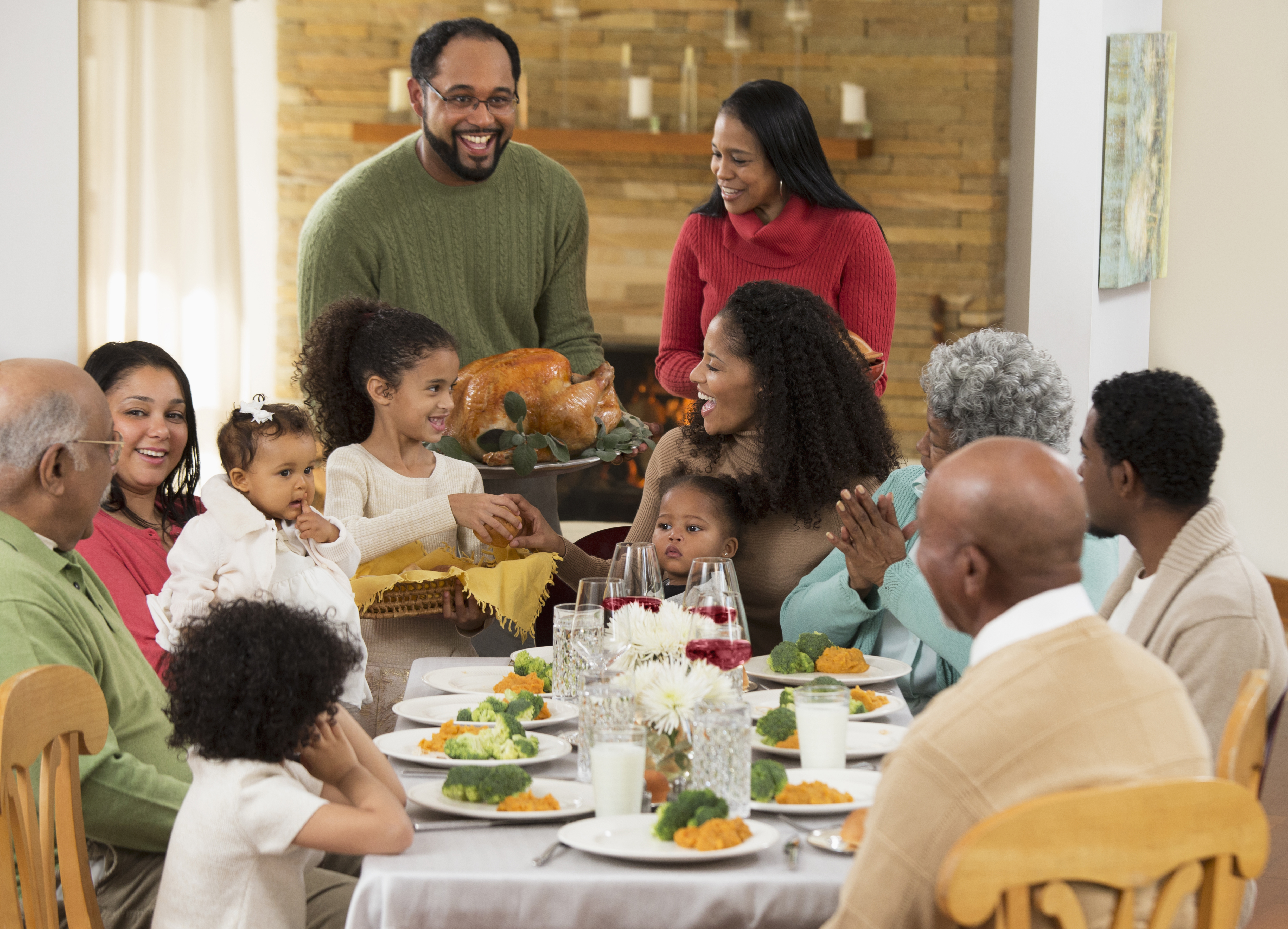Family eating Thanksgiving dinner | Source: Getty Images