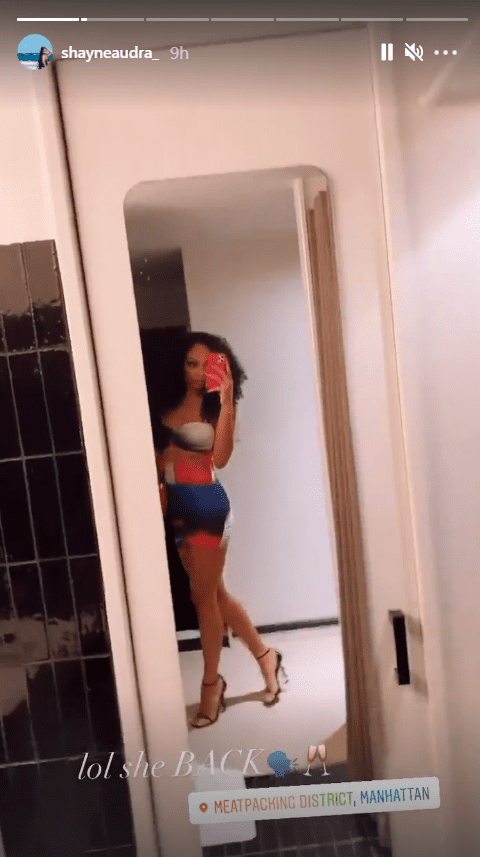 Eddie Murphy S Daughter Shayne Stuns In New Photos Showing Her Model Figure In A Colorful Dress