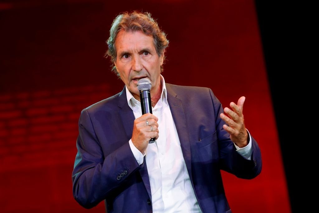 L'animateur TV Jean-Jacques Bourdin lors de la conférence de presse du groupe NextRadioTV à Paris, le 2 septembre 2015. | Photo : Getty Images