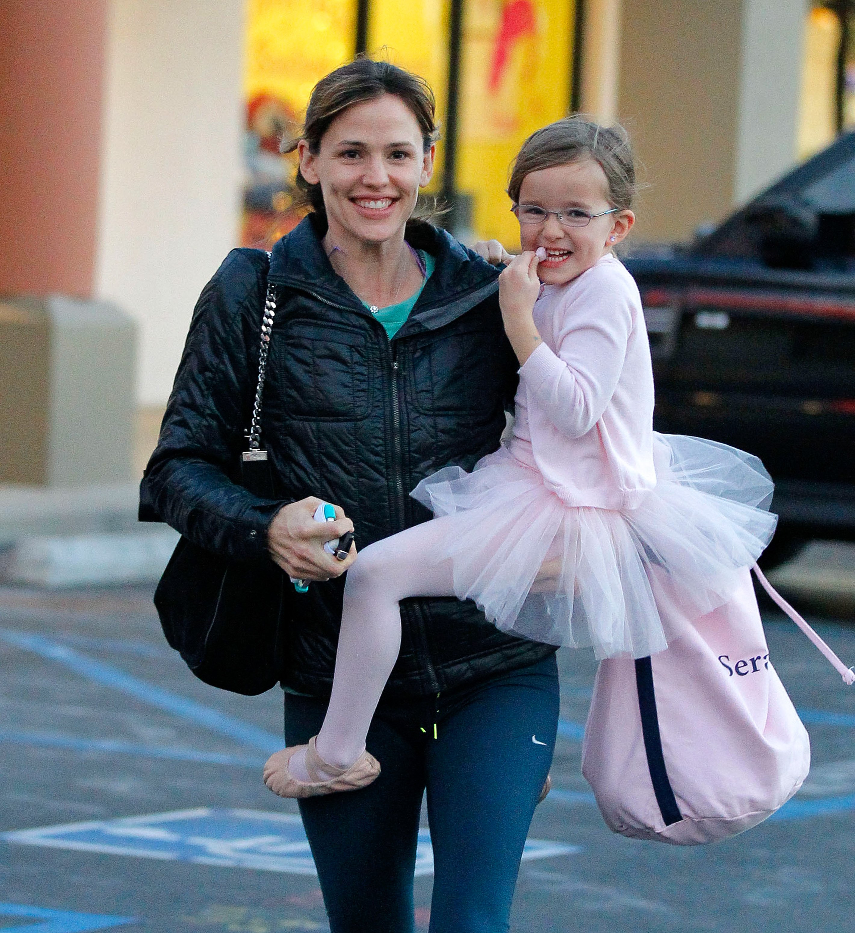 Jennifer Garner and Seraphina Affleck are seen on December 13, 2013 in Los Angeles, California. | Source: Getty Images