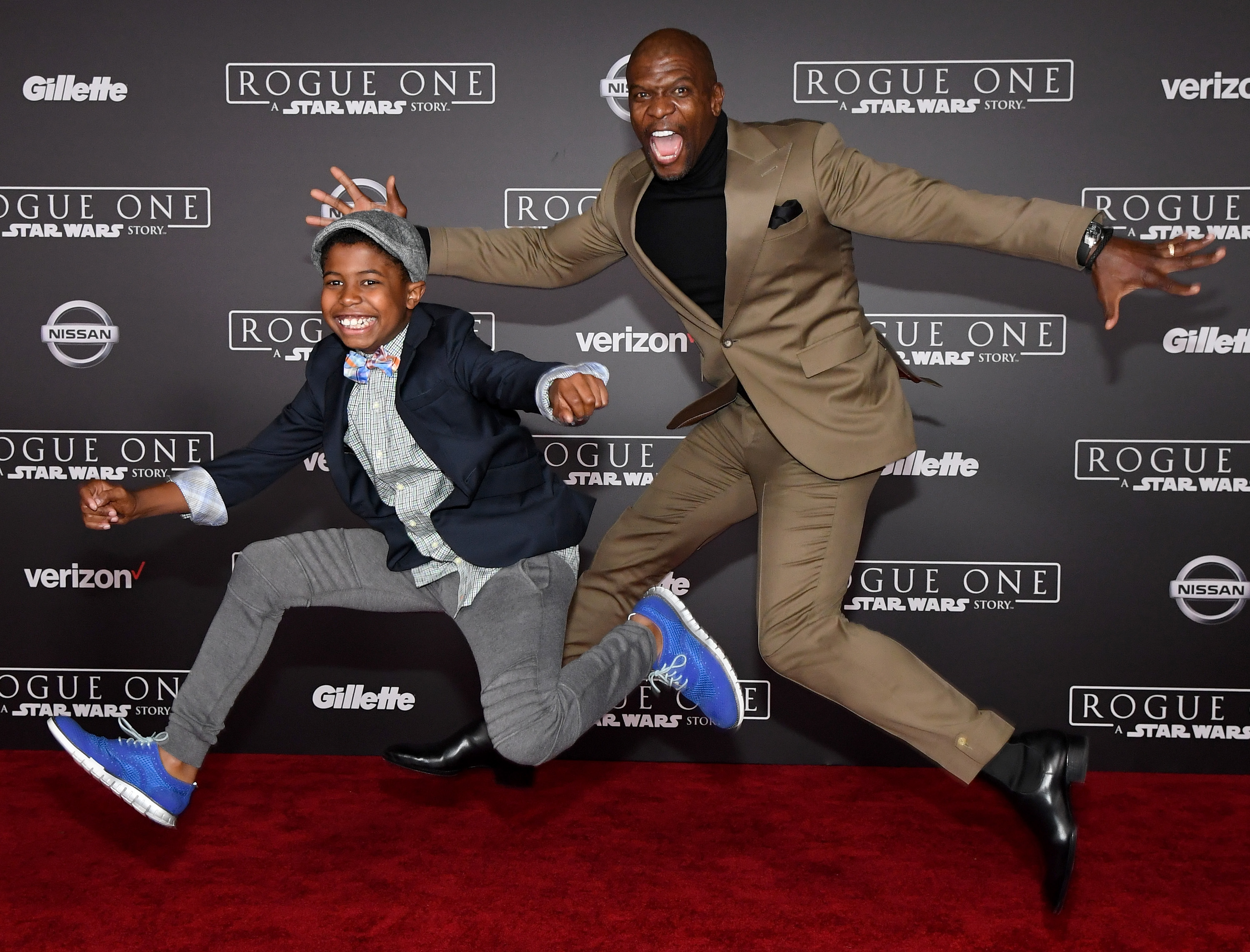Isaiah and Terry Crews attend the premiere of "Rogue One: A Star Wars Story" on December 10, 2016 | Source: Getty Images