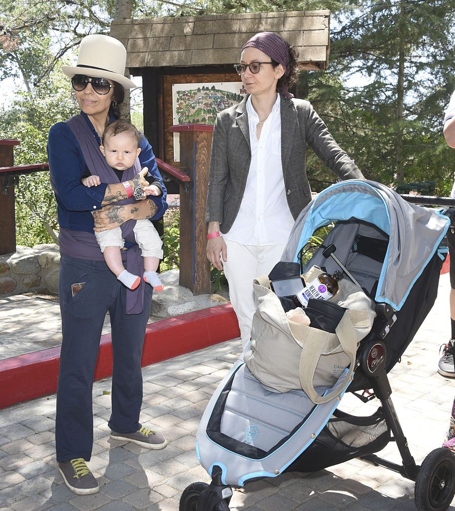 Linda Perry, Sara Gilbert and son Rhodes Emilio Gilbert Perry attend Peak Mind Foundation Hosts A Talk With His Holiness The 14th Dalai Lama | Source: Getty Images