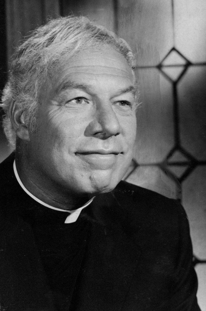 Photo of George Kennedy from the short-lived television show "Sarge". Kennedy played a tough cop who decides to quit law enforcement and enter the priesthood. | Source: Wikimedia Commons