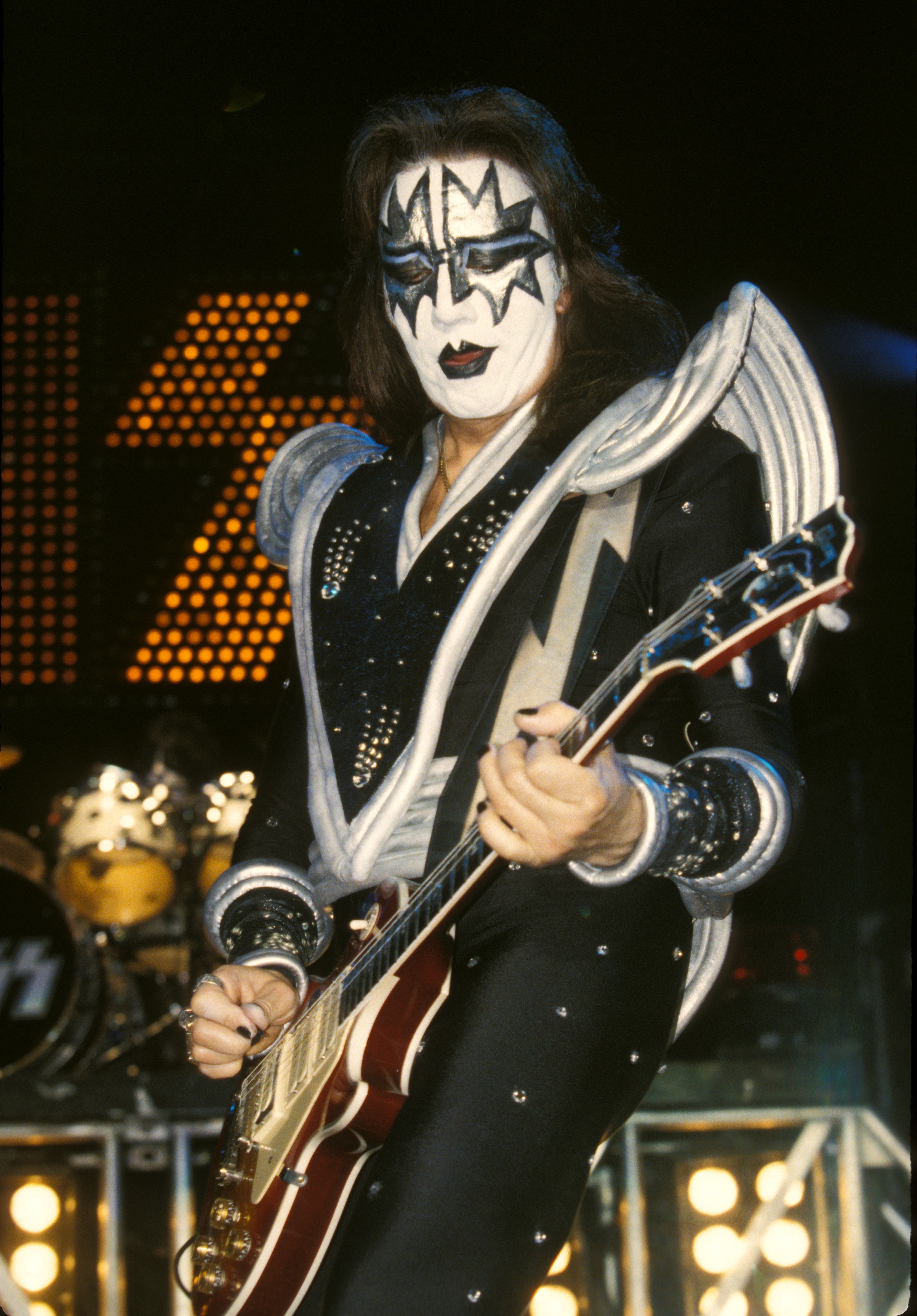 Ace Frehley performs on stage with Kiss in Hartford, Connecticut, on November 25, 1998 | Source: Getty Images