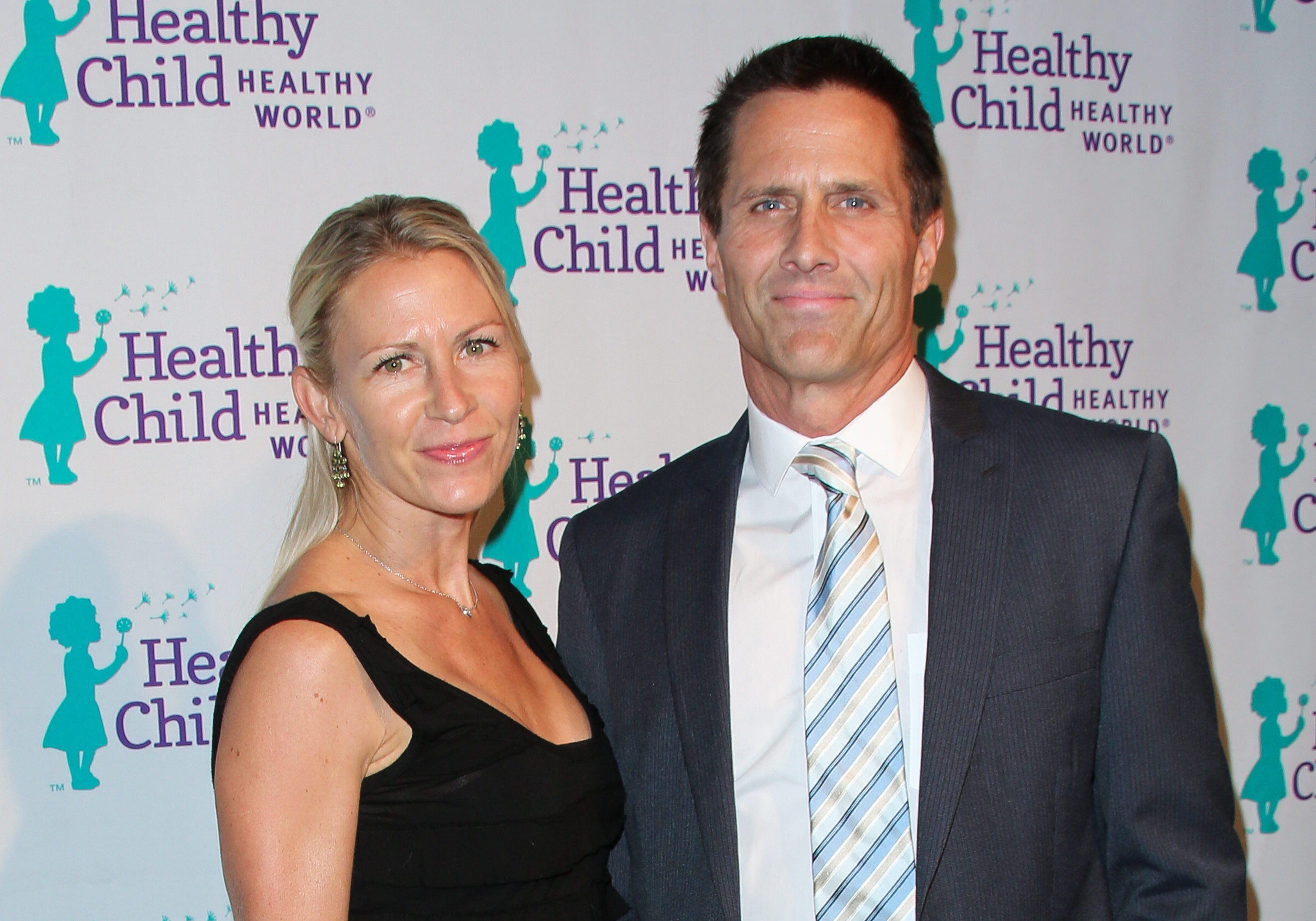 Erin Bolte and Rob Estes attend the Healthy Child Healthy Worlds Mom On A Mission 6th annual awards on October 29, 2014 | Source: Getty Images