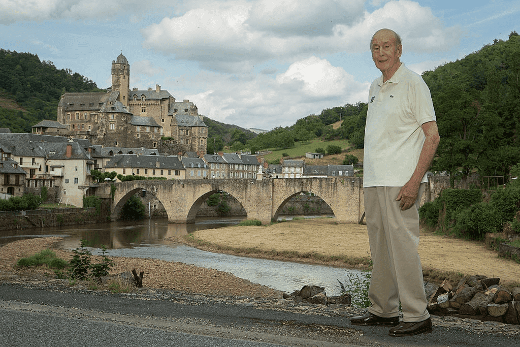 L'ancien président de la République française Valéry Giscard d'Estaing, le 5 juillet 2014 près de Rodez, France. | Photo : Getty Images