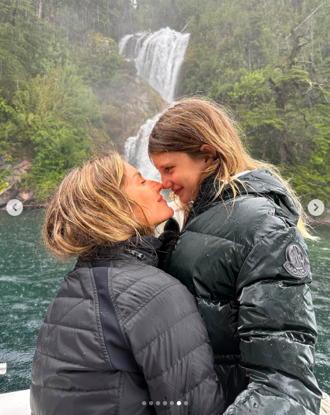 Gisele Bündchen sharing a sweet moment with Vivian Brady. | Source: Instagram/gisele