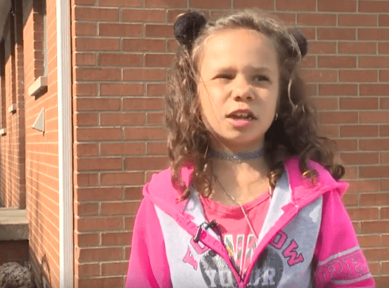 Anya Howard en train de parler | Photo : Youtube / WJHL