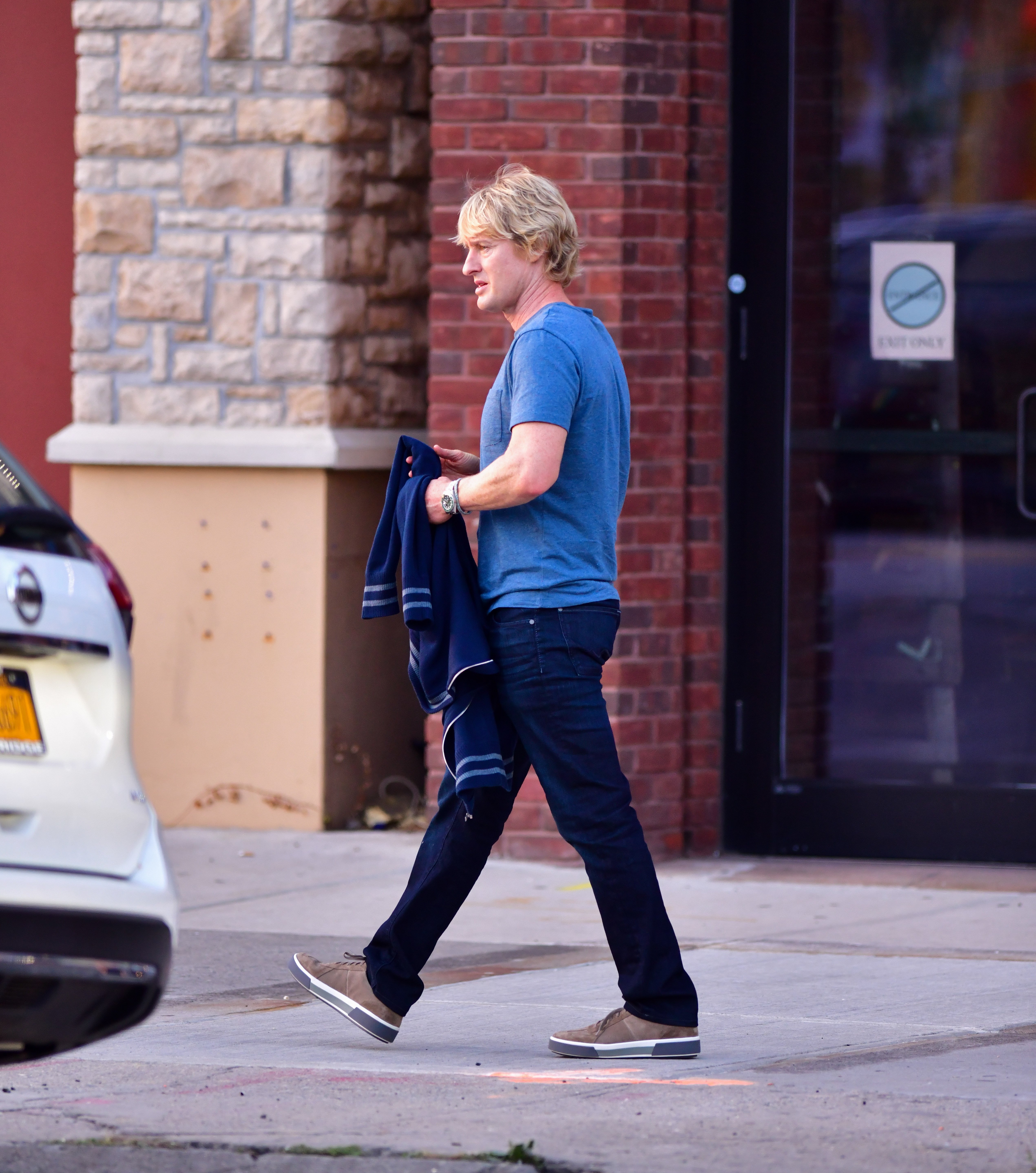Owen Wilson seen on location for "Marry Me" at Deno's Wonder Wheel Amusement Park in Coney Island, Brooklyn, on October 1, 2019, in New York City. | Source: Getty Images