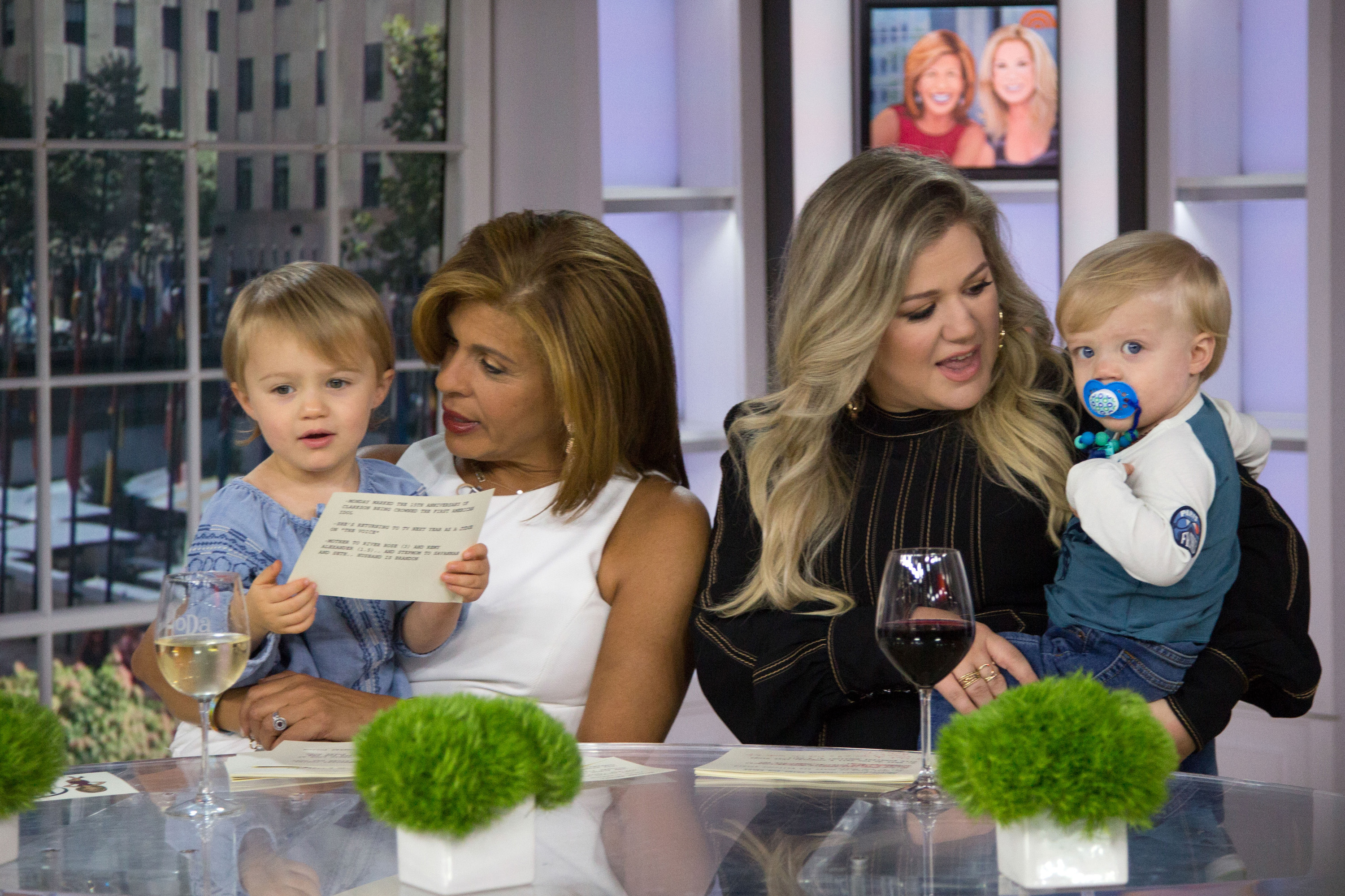 River Blackstock, Hoda Kotb, Kelly Clarkson, and Remy Blackstock on "Today" on September 8, 2017 | Source: Getty Images