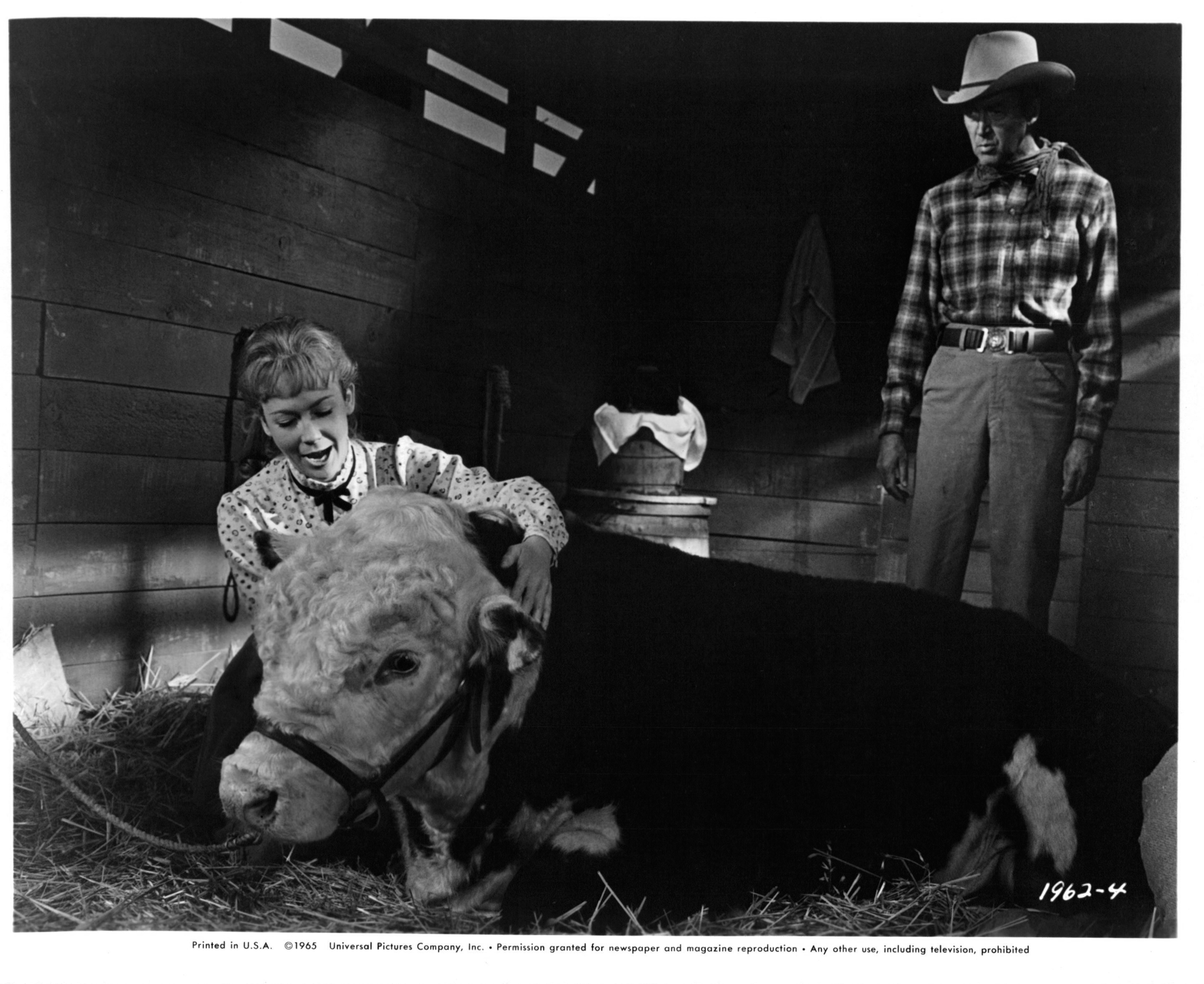 Juliet Mills and James Stewart on the set of 