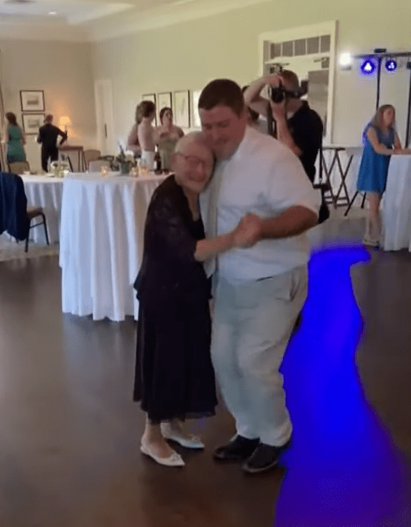 Tennie Burkett Ivy dancing with her grandson Andrew at his wedding. | Source: youtube.comKPRC 2 Click2Houston