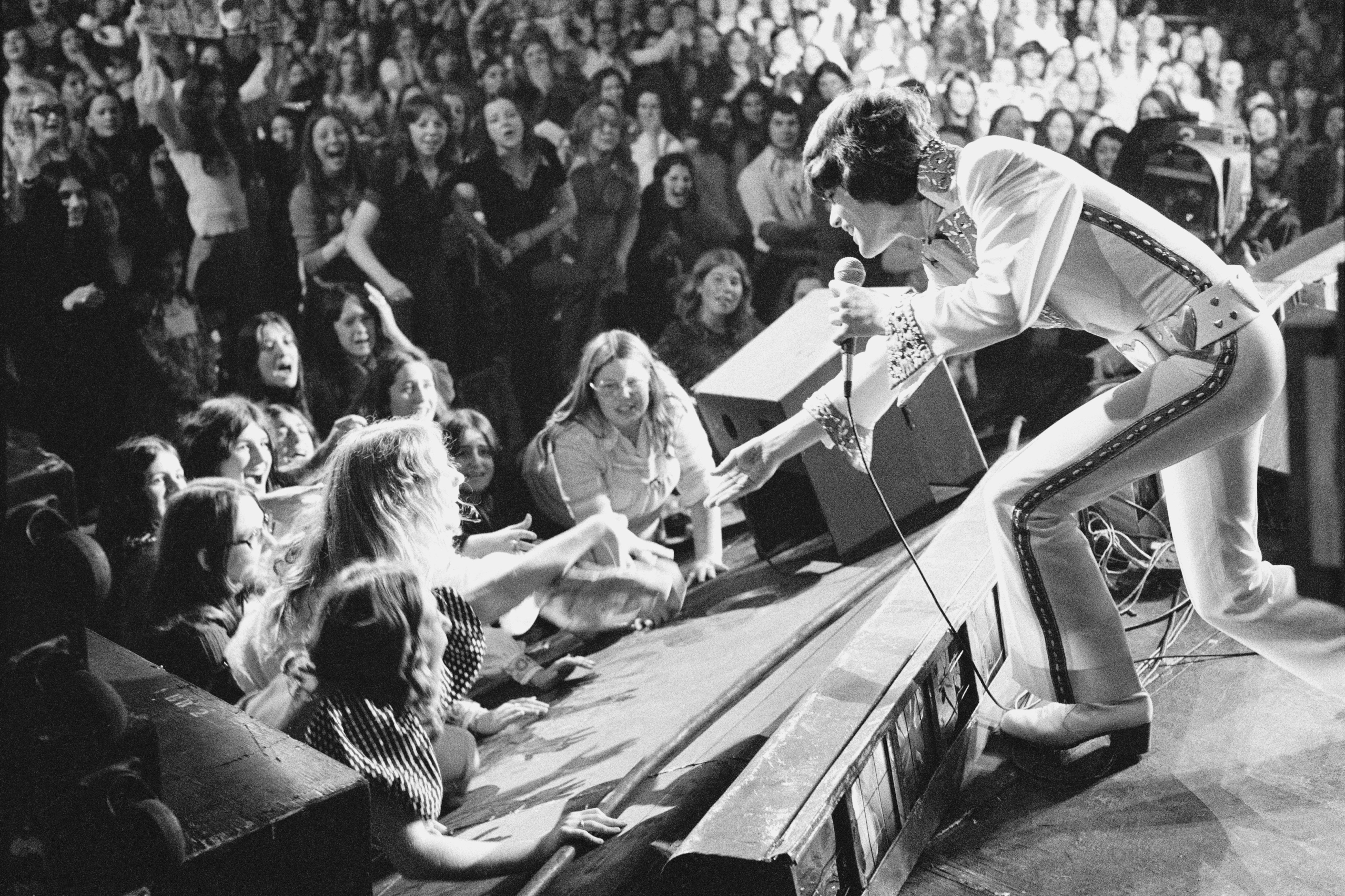 Donny Osmond performs on stage at the Rainbow Theatre in London on November 4, 1972. | Photo: Getty Images