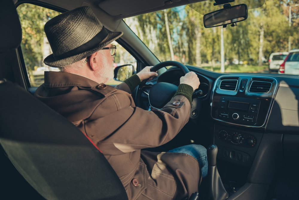 A photo of an elderly man driving a car | Photo: Shutterstock