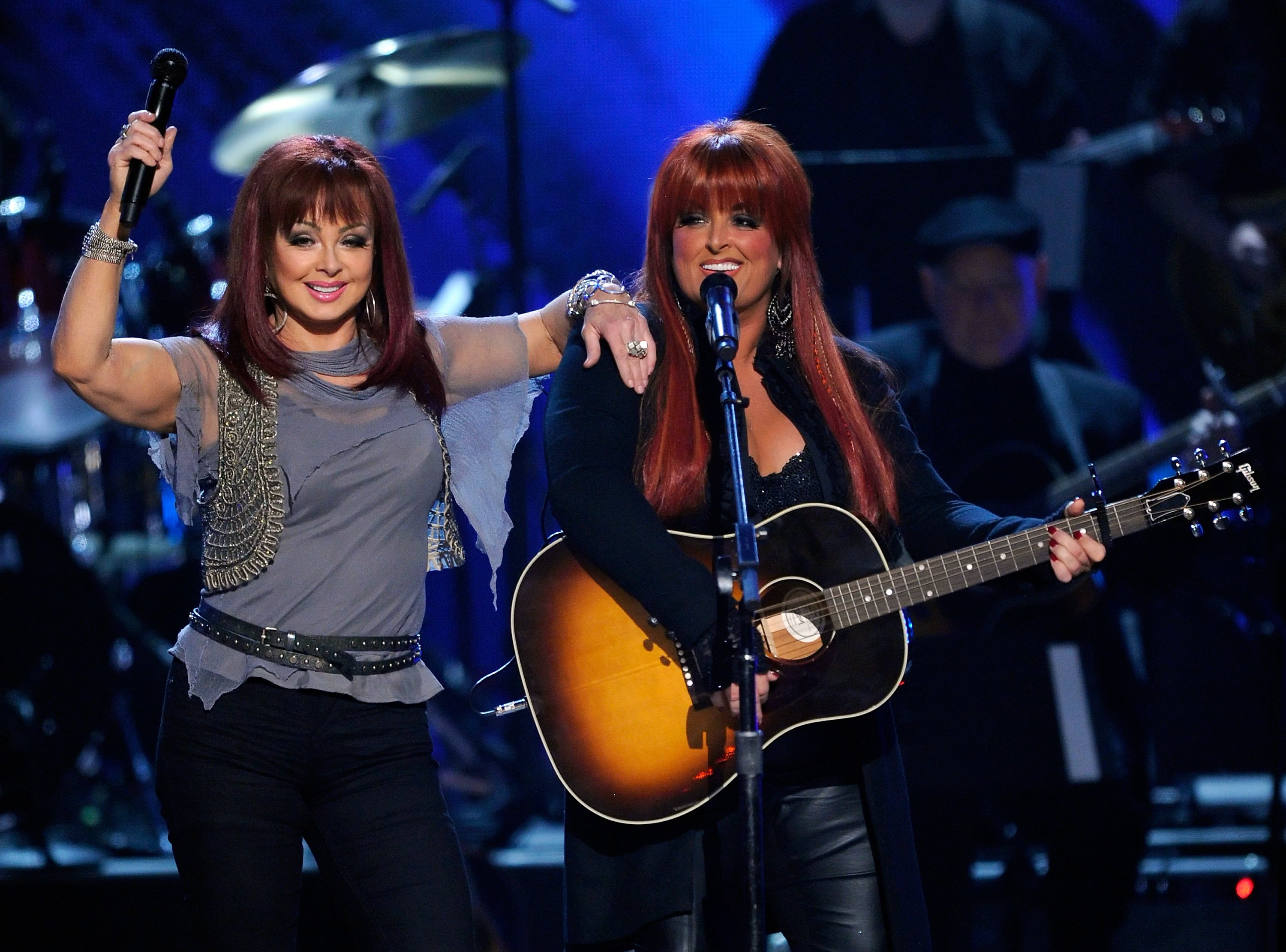 Musicians Naomi Judd (L) and Wynonna Judd at the MGM Grand Garden Arena on April 4, 2011, in Las Vegas, Nevada. | Source: Getty Images