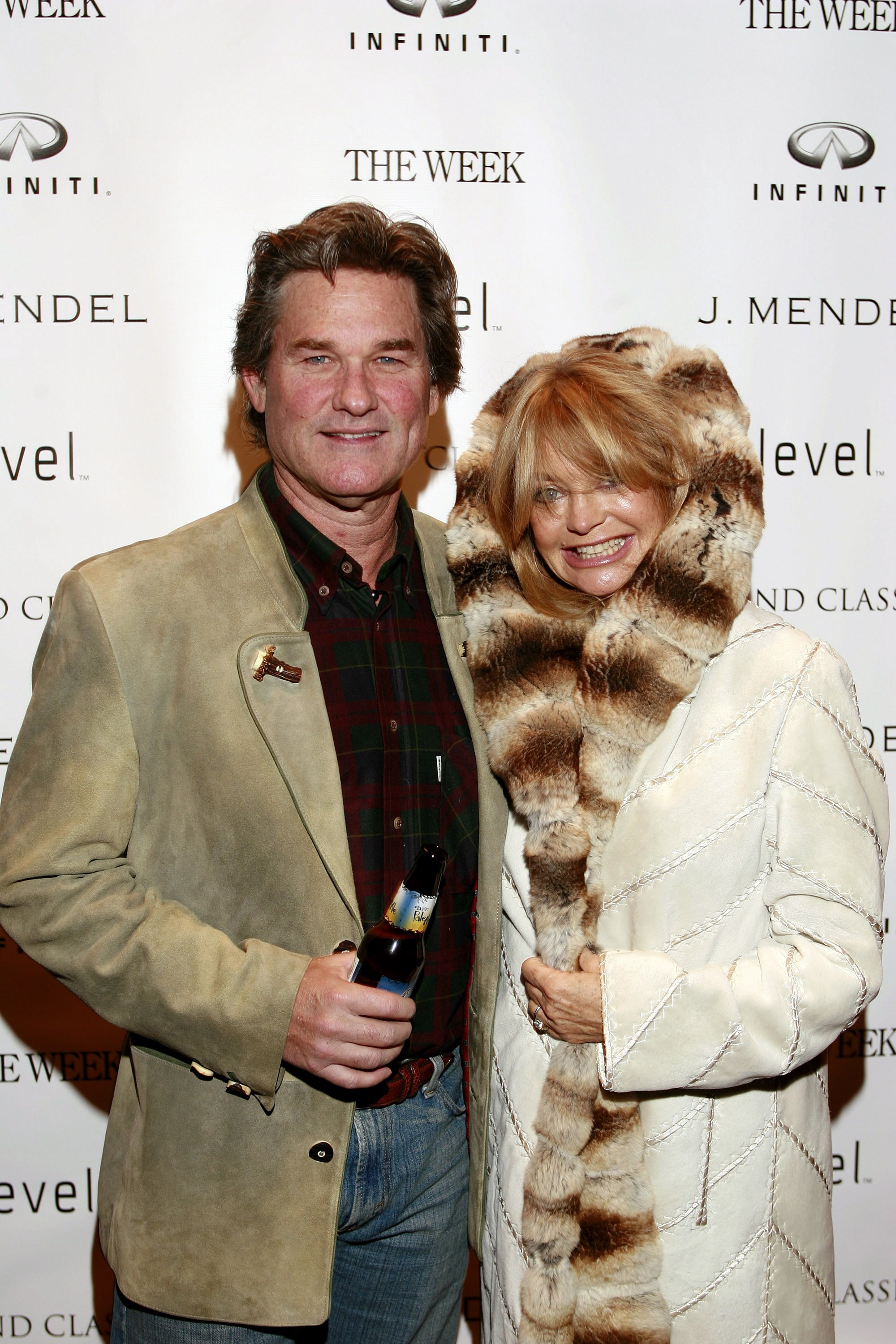 Goldie Hawn and Kurt Russell with their family and grandkids. | Source: Getty Images